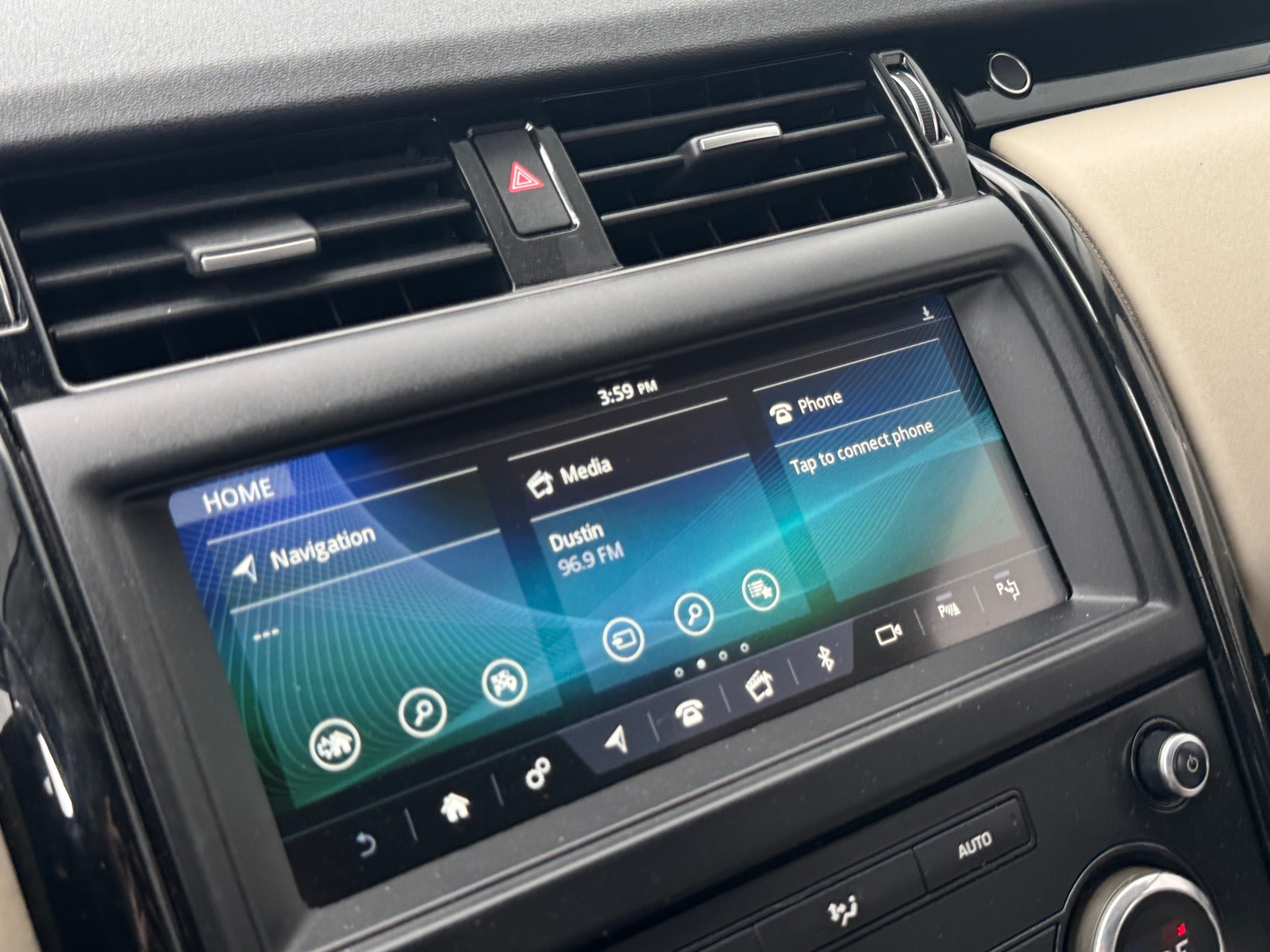 Thumbnail: 2019 Land Rover Discovery - 4