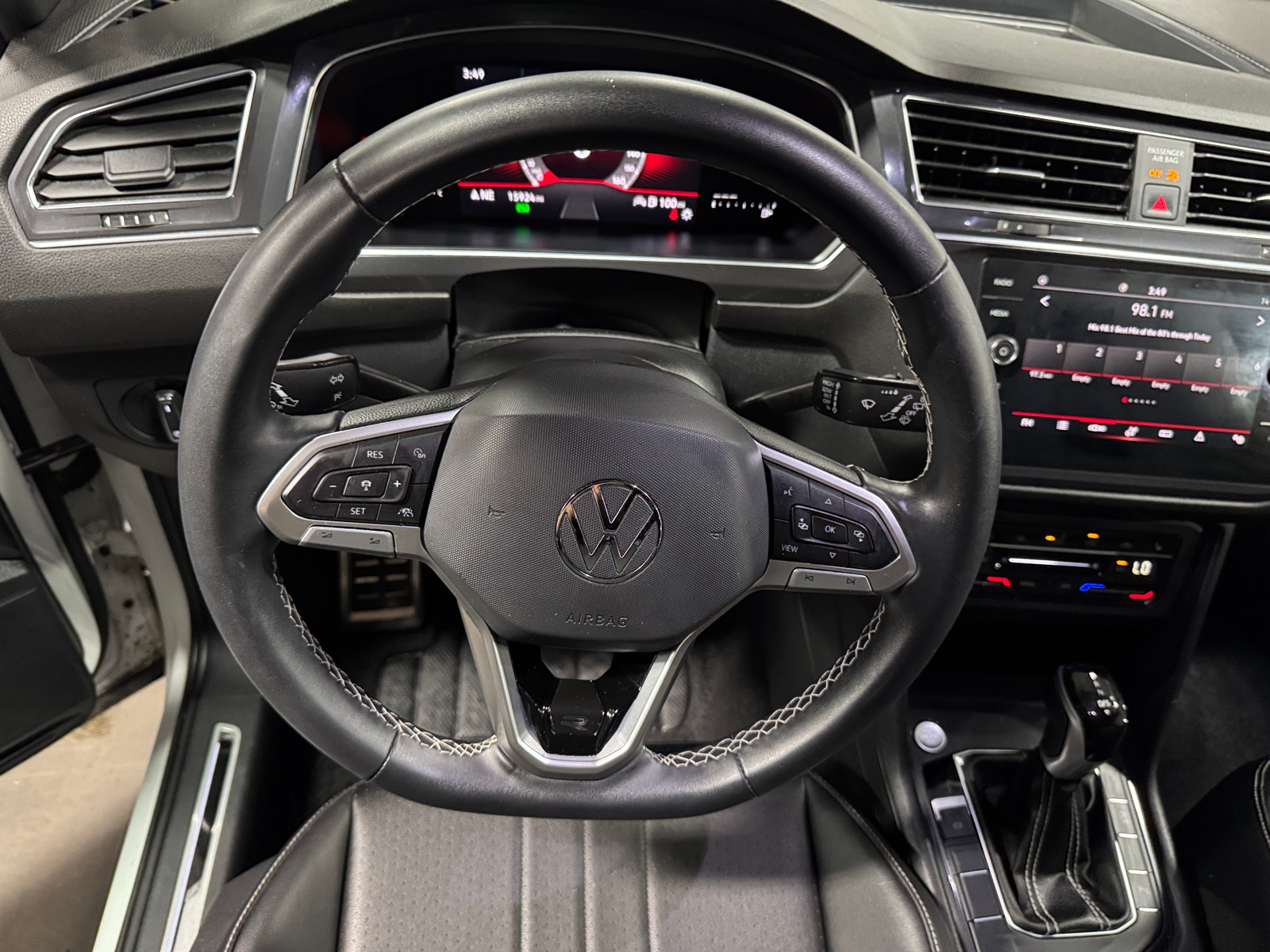 Thumbnail: 2023 Volkswagen Tiguan - 4