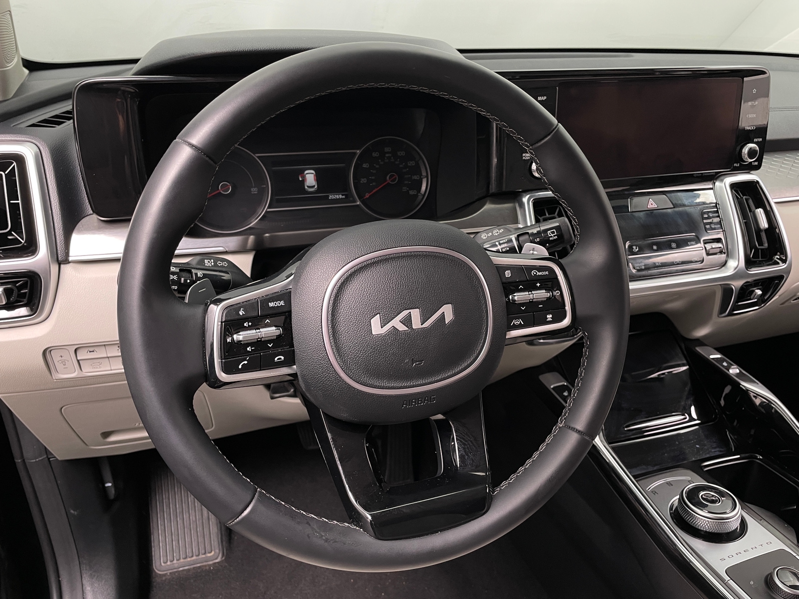 Thumbnail: 2022 Kia Sorento - 4