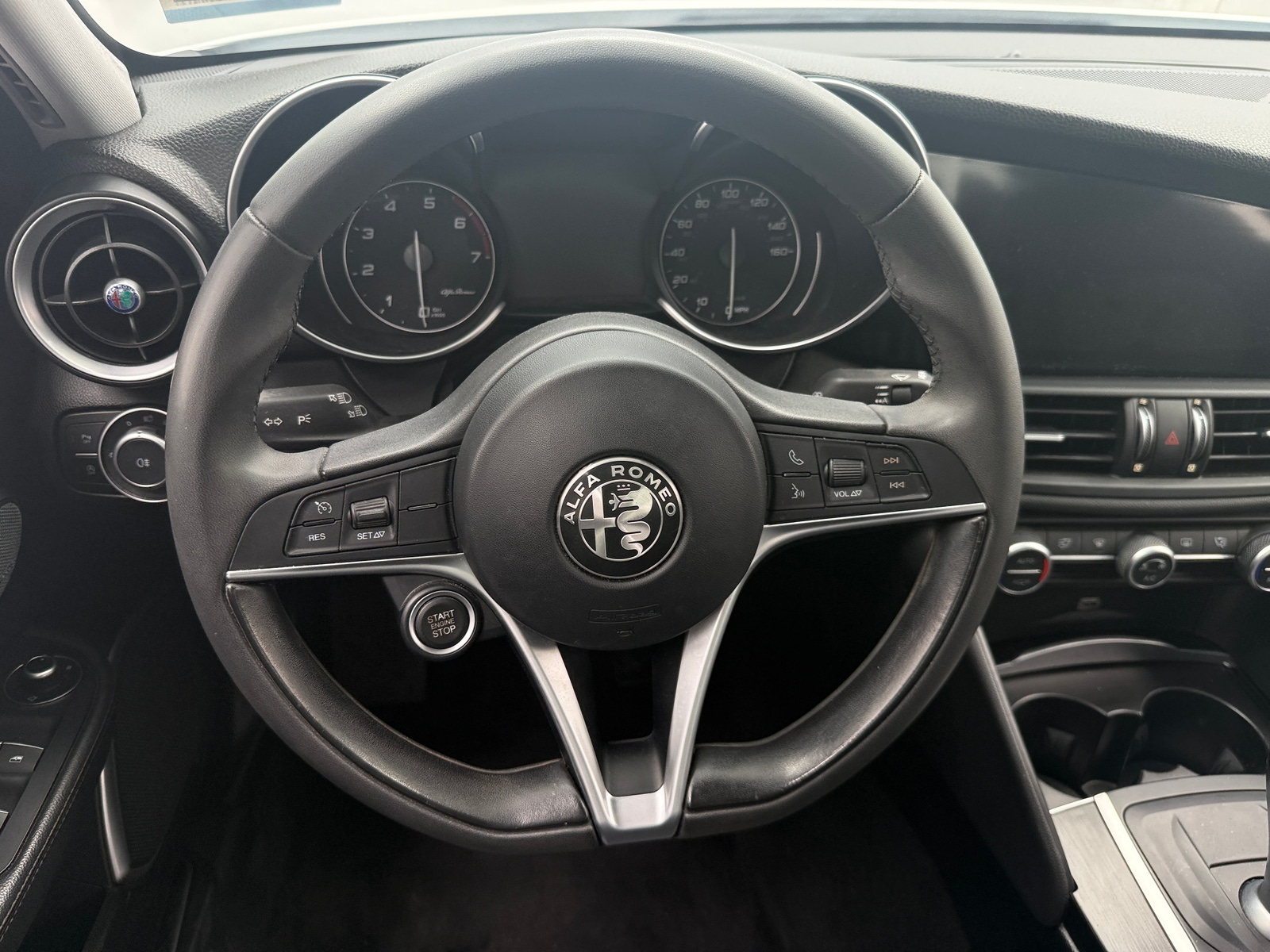 Thumbnail: 2018 Alfa Romeo Giulia - 4
