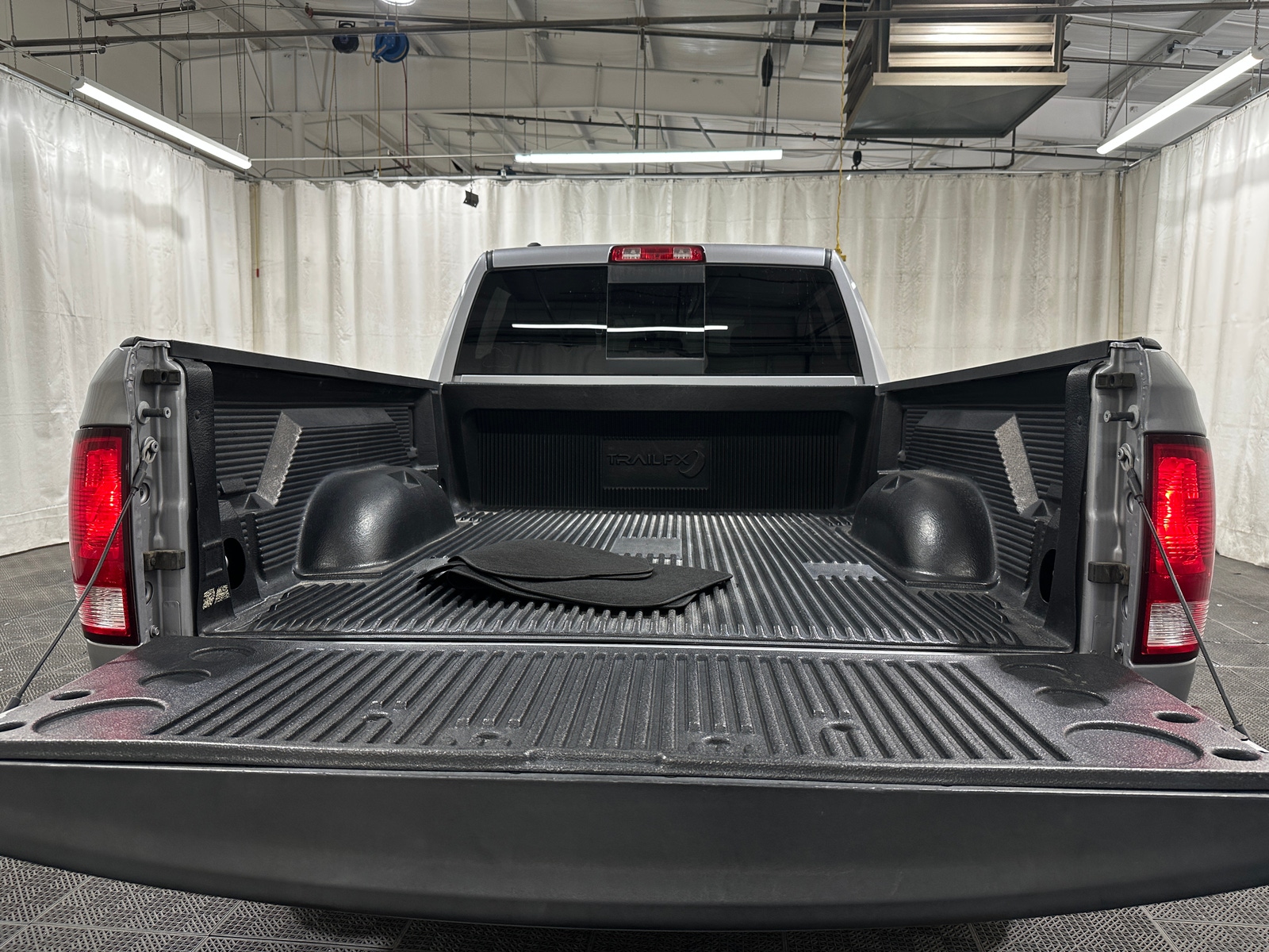 Thumbnail: 2019 RAM 1500 Classic - 7