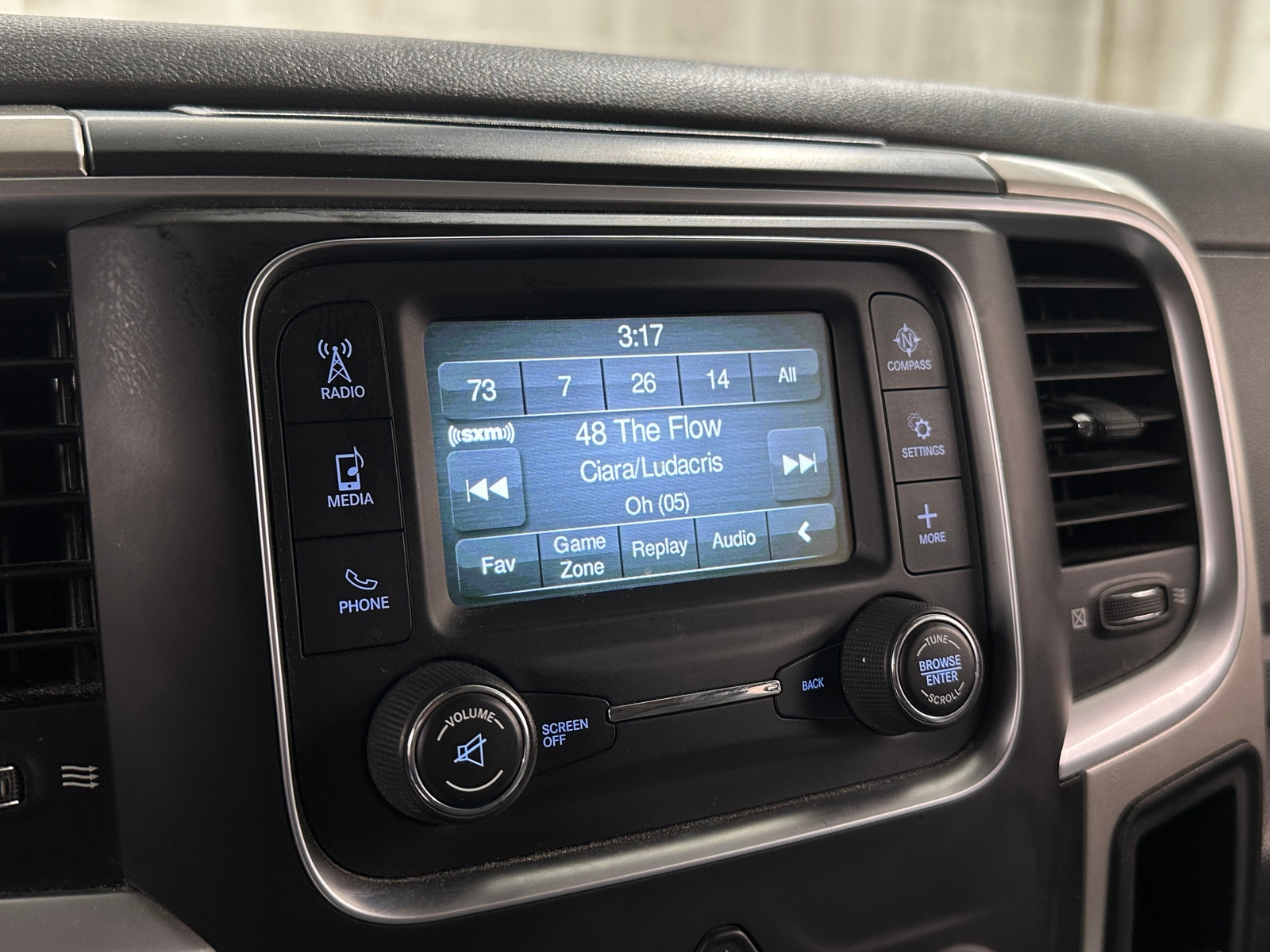 Thumbnail: 2019 RAM 1500 Classic - 4
