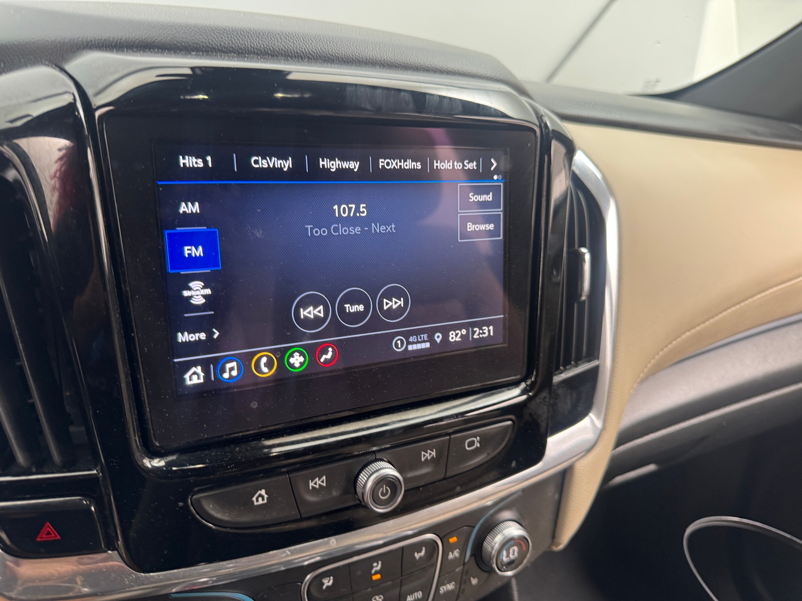 Thumbnail: 2022 Chevrolet Traverse - 4