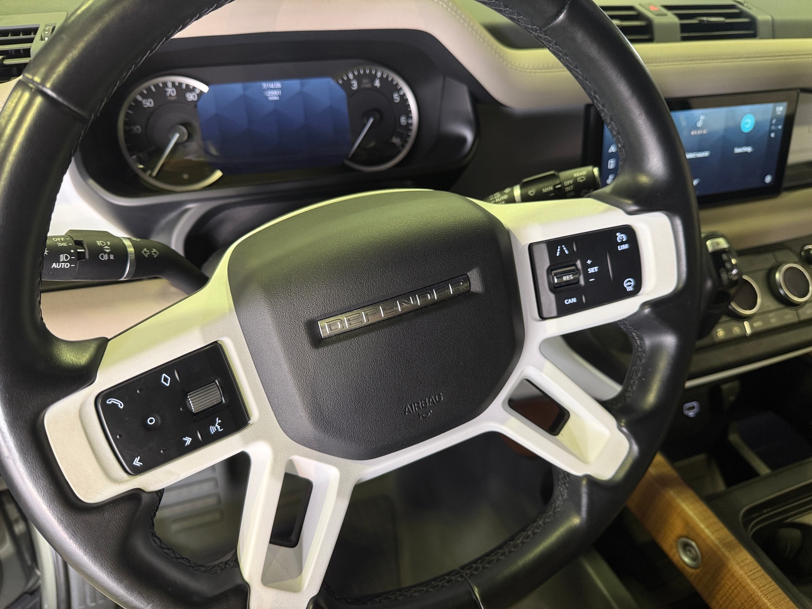 Thumbnail: 2023 Land Rover Defender - 4