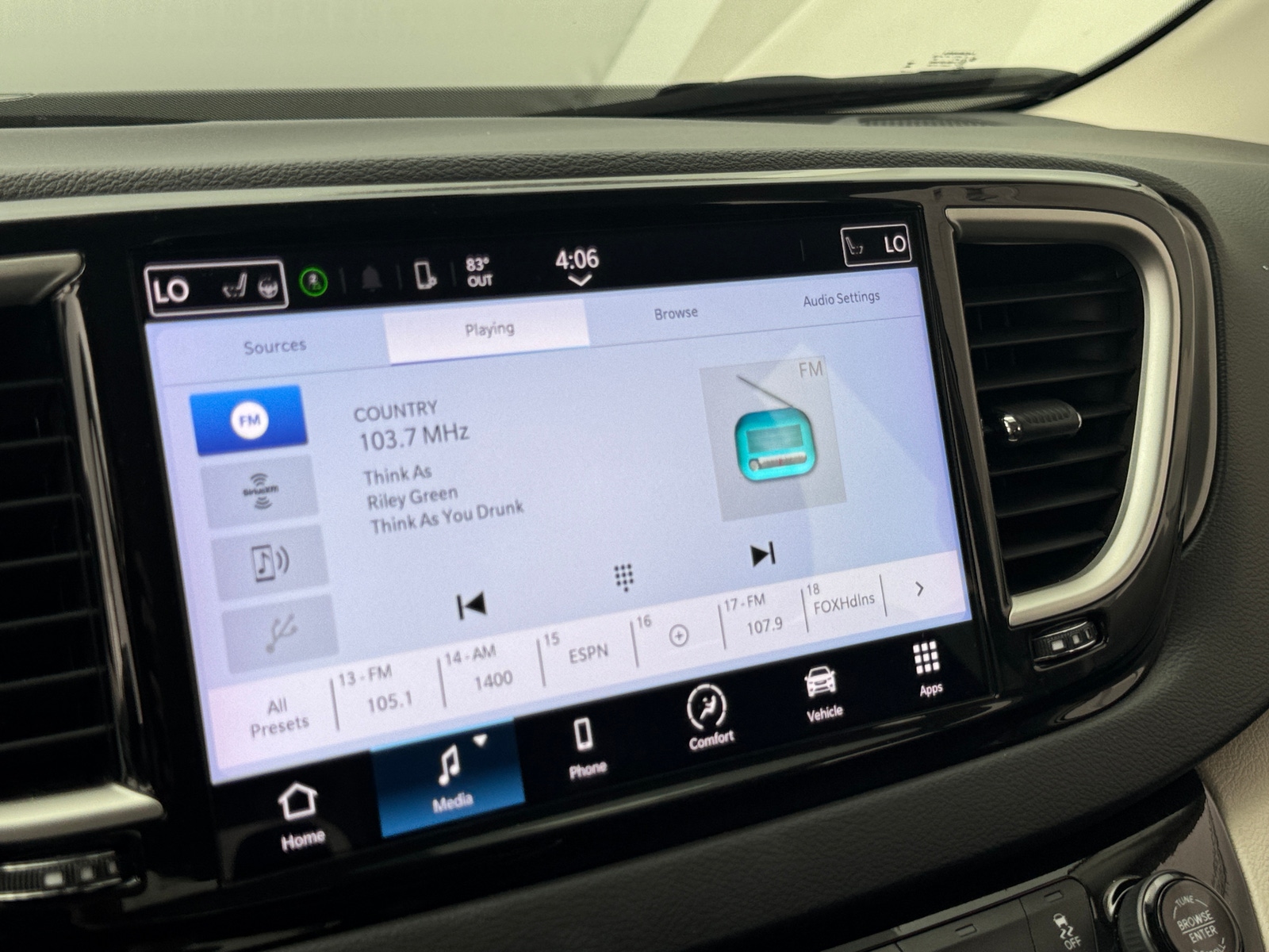 Thumbnail: 2024 Chrysler Pacifica - 3