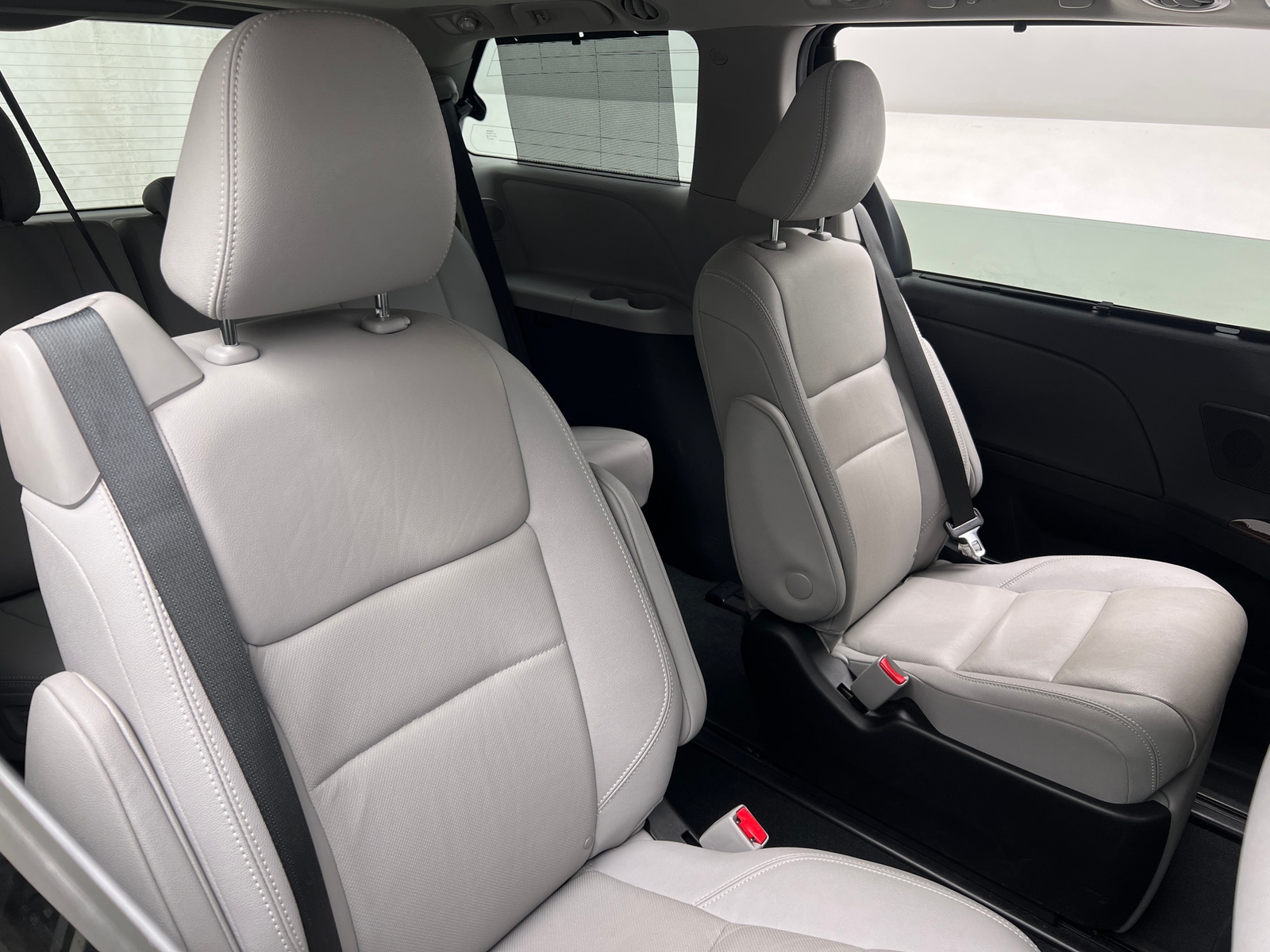 Thumbnail: 2020 Toyota Sienna - 5