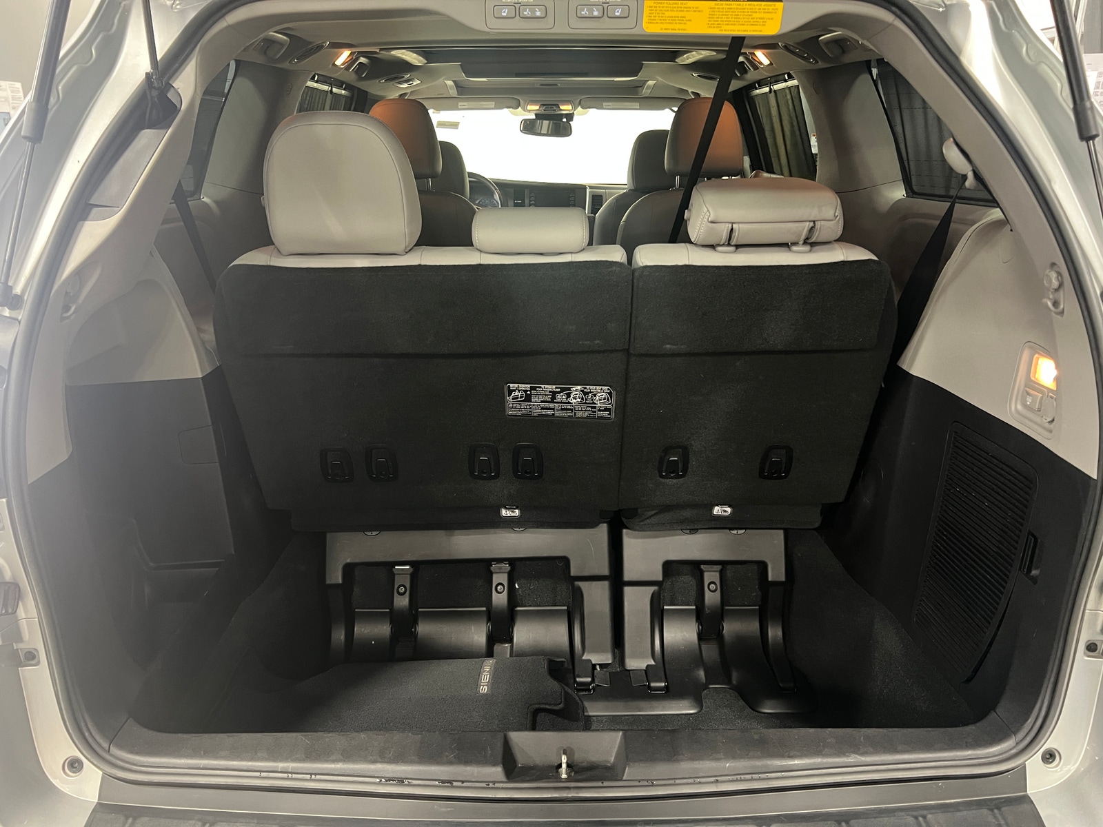 Thumbnail: 2020 Toyota Sienna - 6