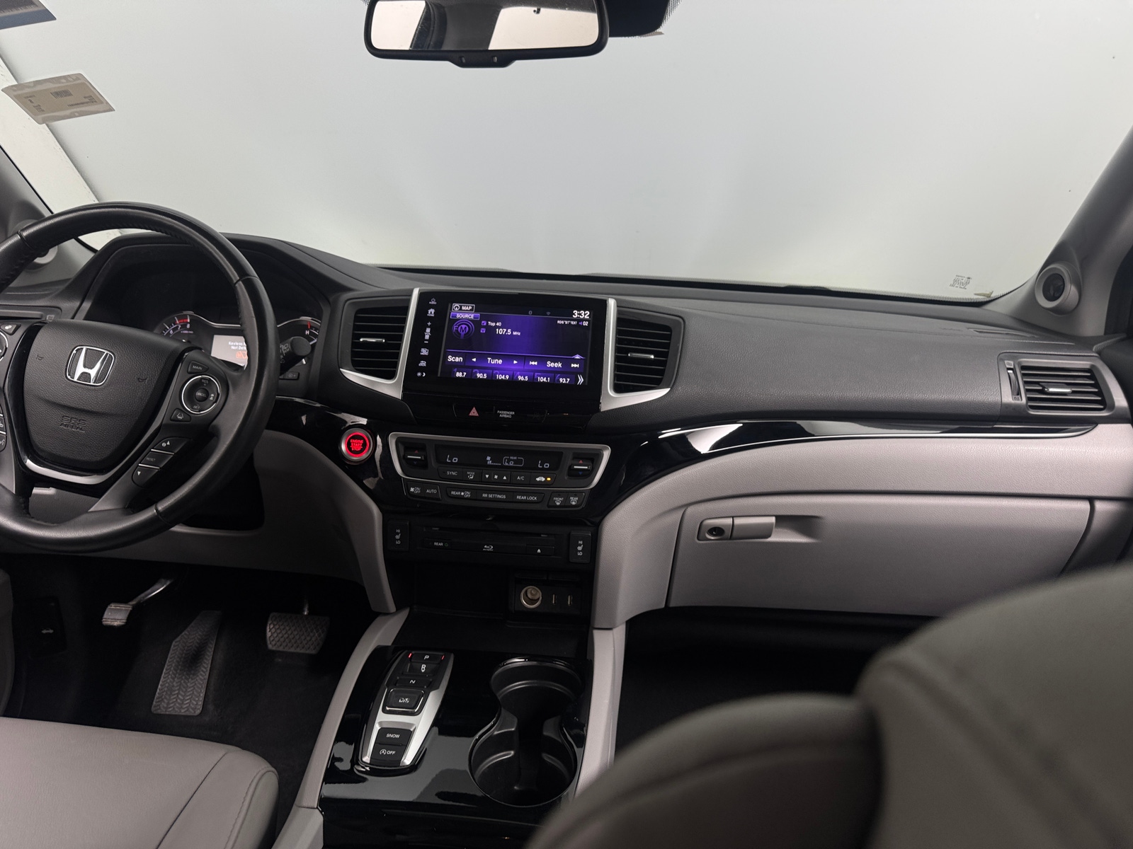 Thumbnail: 2017 Honda Pilot - 3