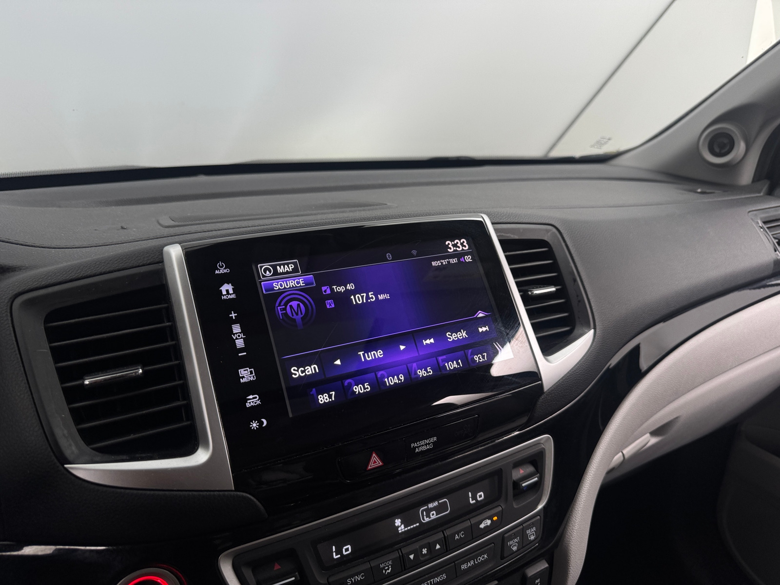 Thumbnail: 2017 Honda Pilot - 4