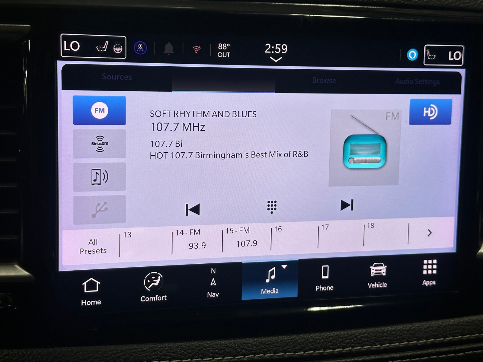Thumbnail: 2024 Chrysler Pacifica - 3