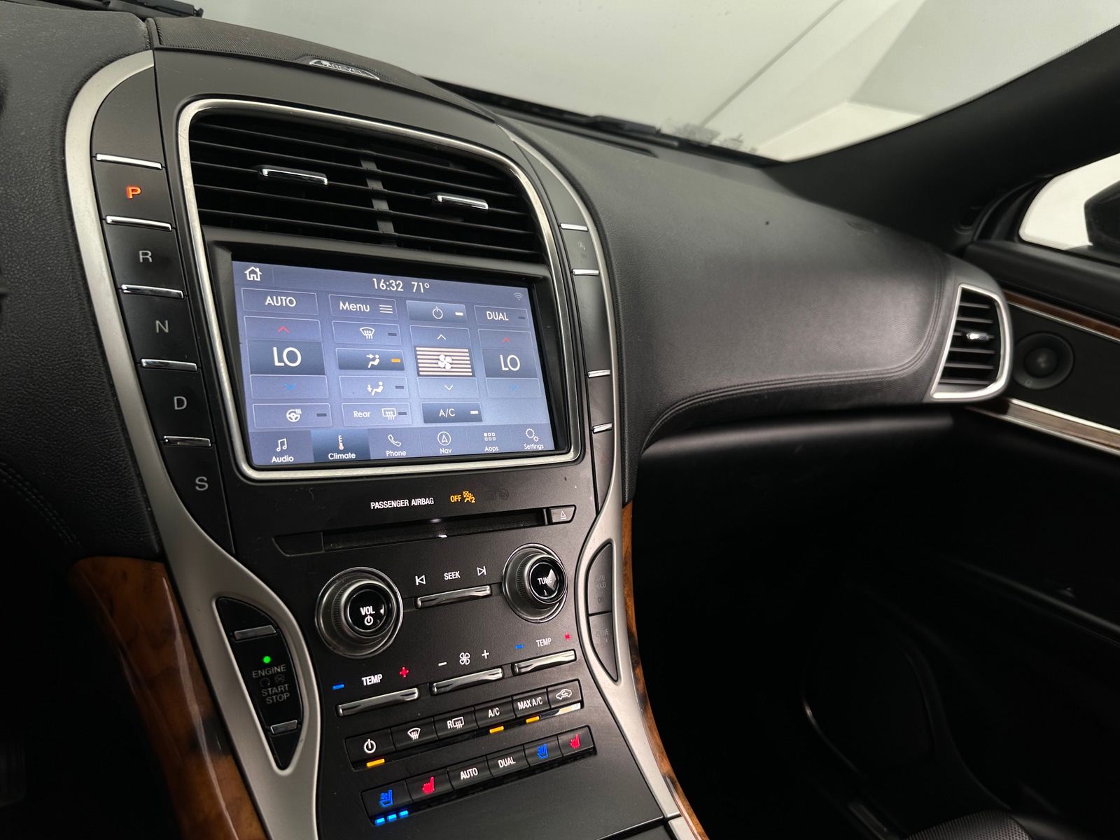 Thumbnail: 2019 Lincoln Nautilus - 3