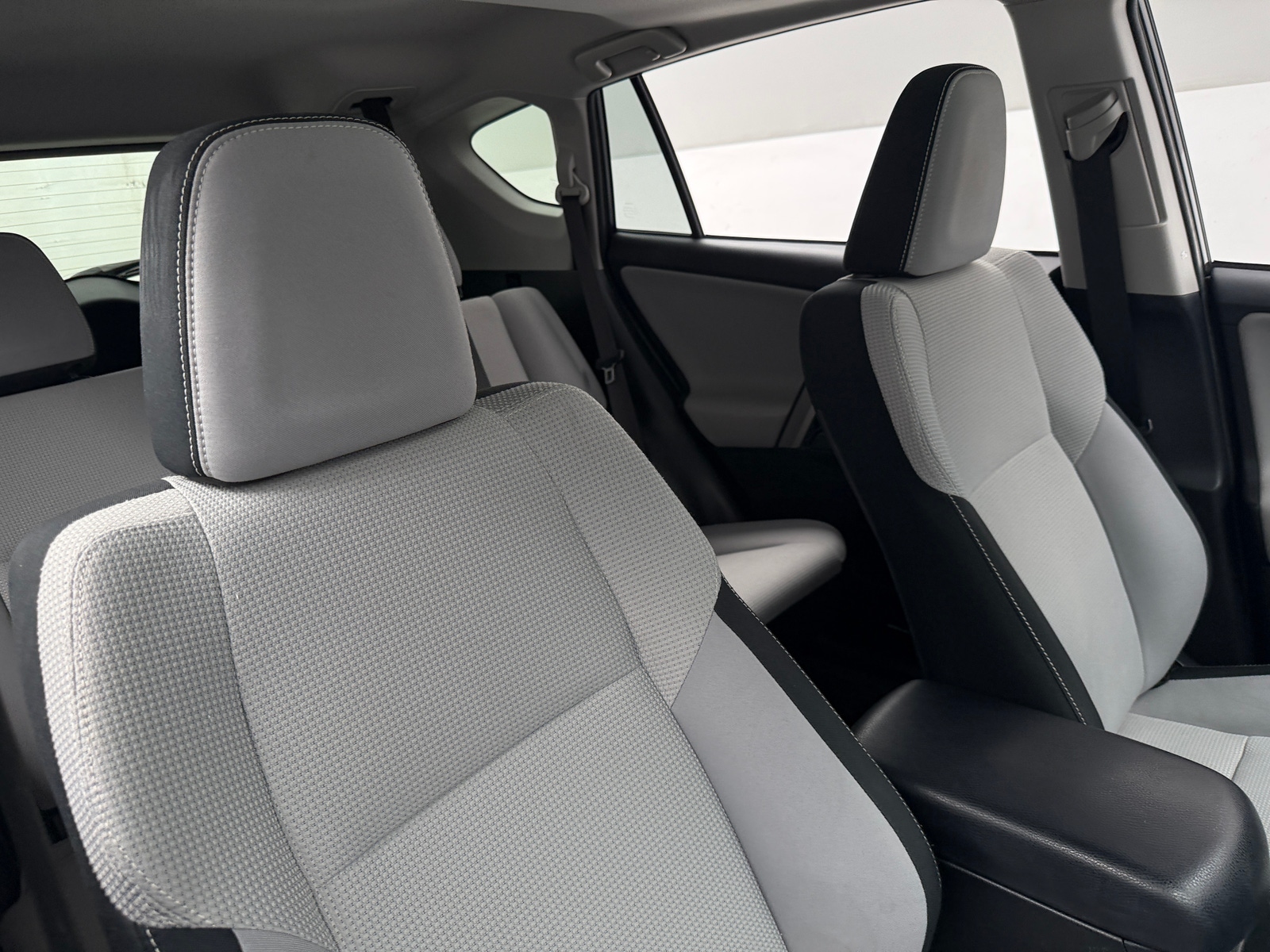 Thumbnail: 2018 Toyota RAV4 - 2