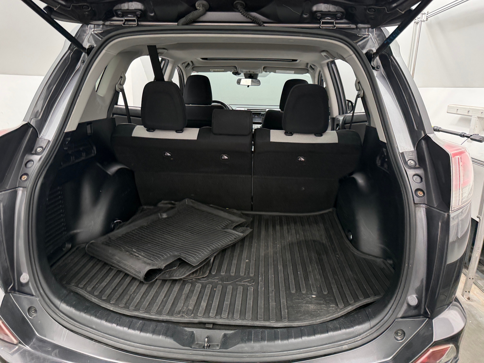 Thumbnail: 2018 Toyota RAV4 - 7