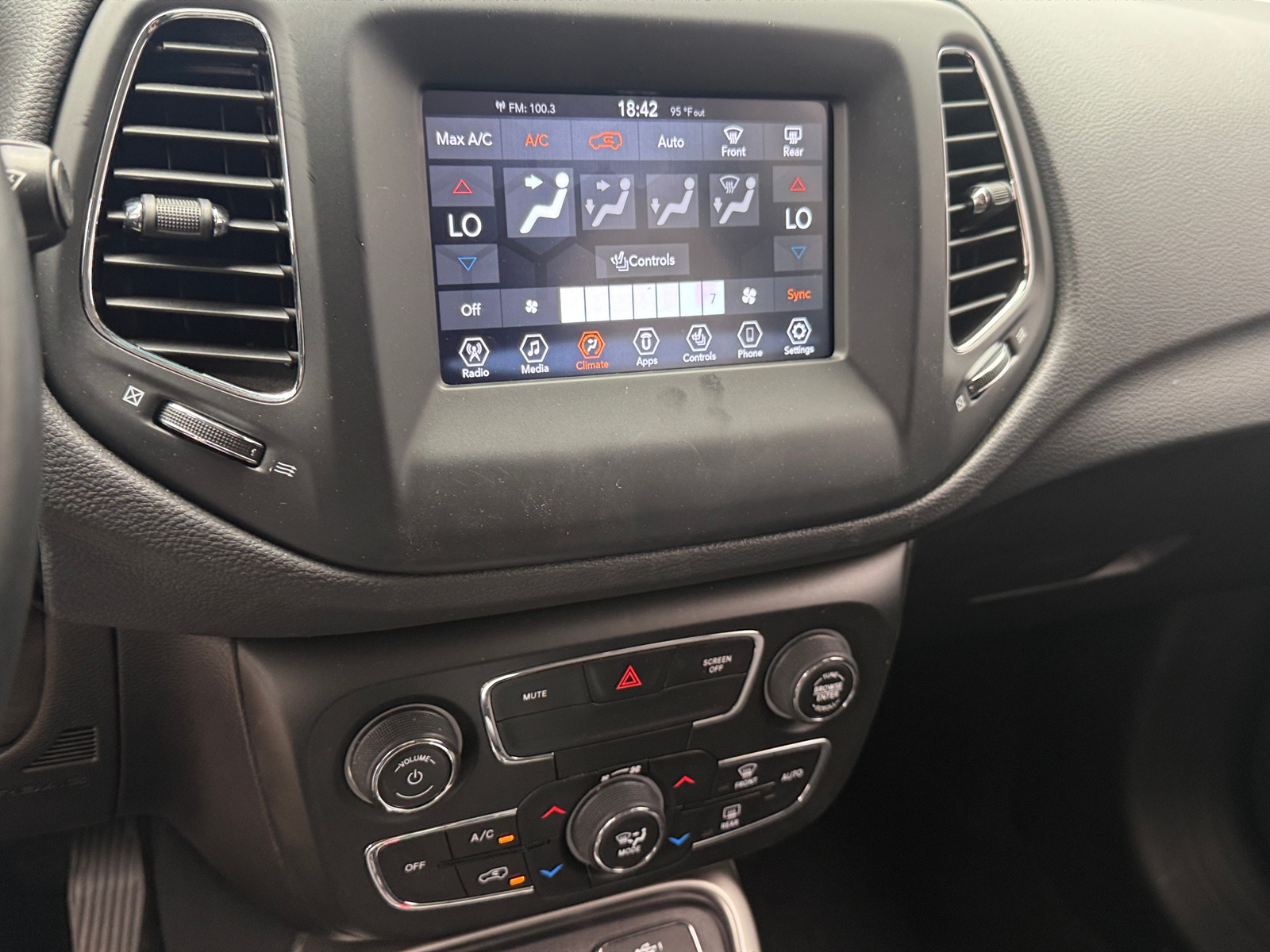 Thumbnail: 2021 Jeep Compass - 4