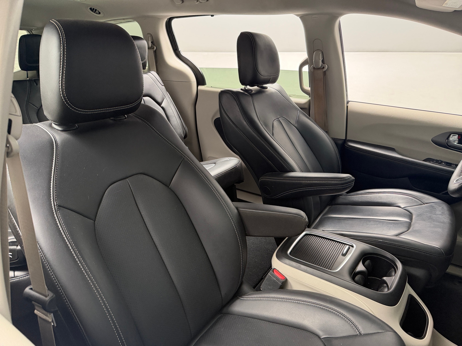 Thumbnail: 2023 Chrysler Pacifica - 2