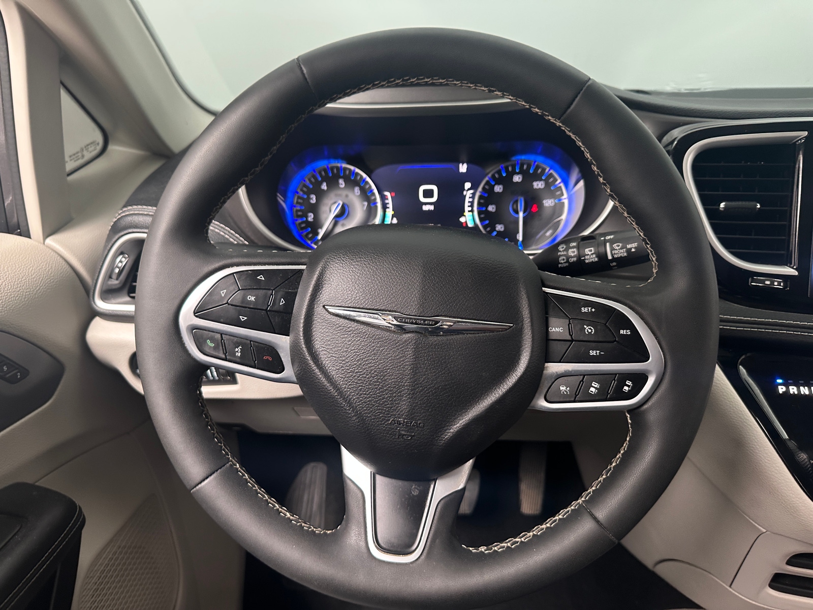 Thumbnail: 2023 Chrysler Pacifica - 5