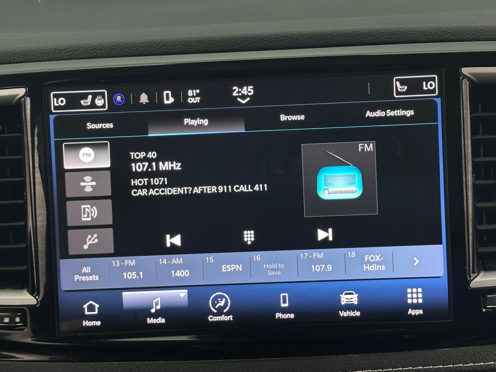 Thumbnail: 2023 Chrysler Pacifica - 4