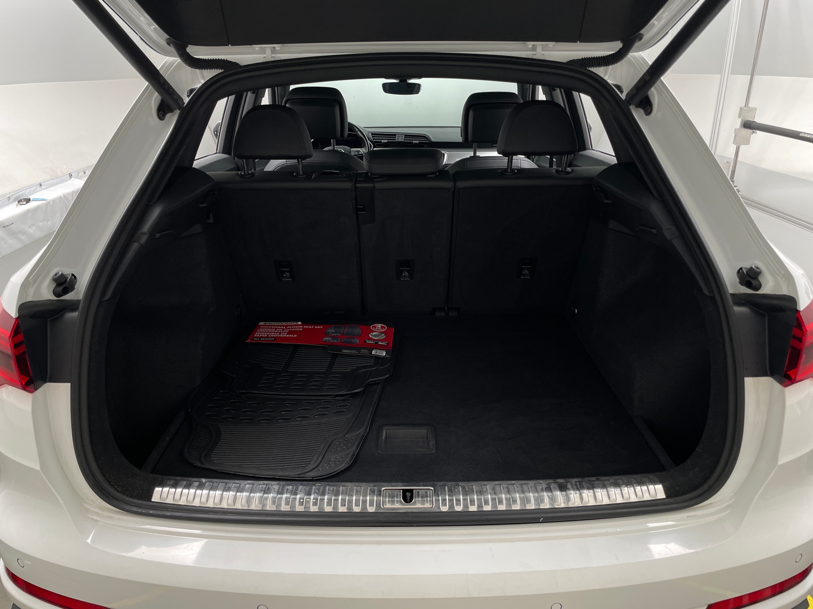 Thumbnail: 2023 Audi Q3 - 6