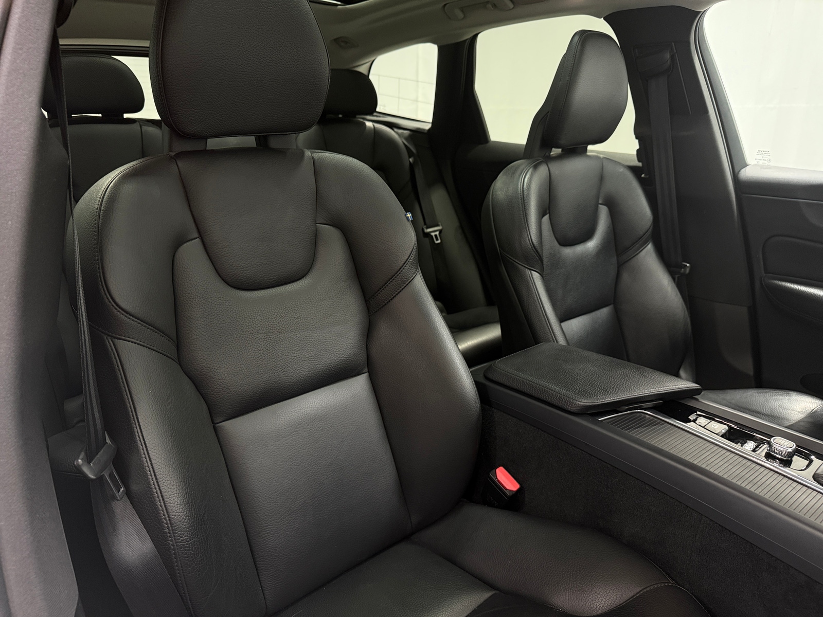 Thumbnail: 2018 Volvo XC60 - 2