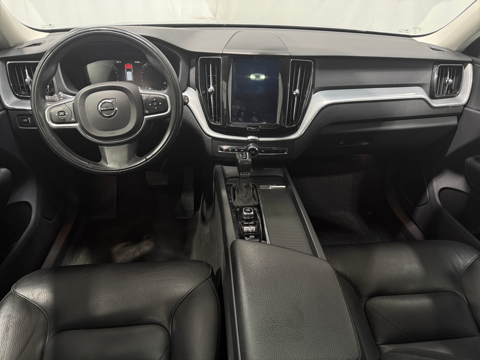 Thumbnail: 2018 Volvo XC60 - 3