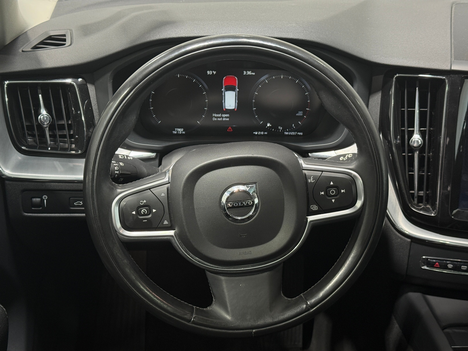 Thumbnail: 2018 Volvo XC60 - 5