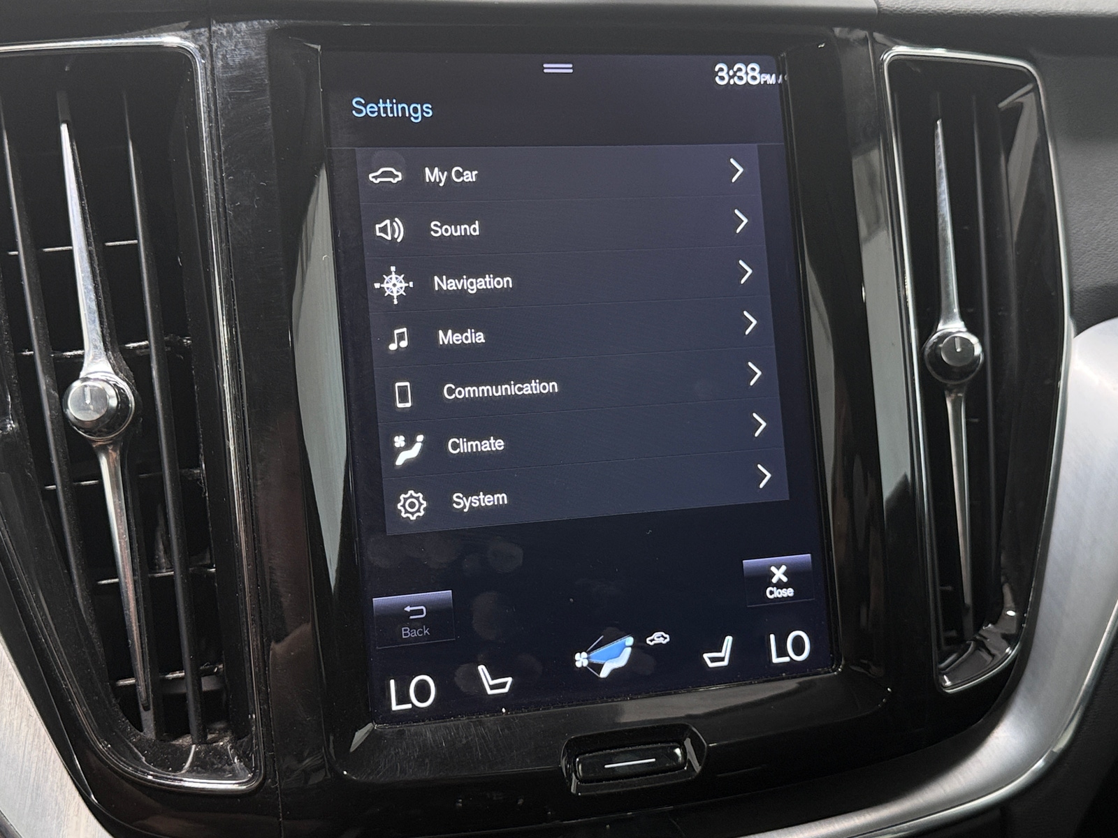 Thumbnail: 2018 Volvo XC60 - 4
