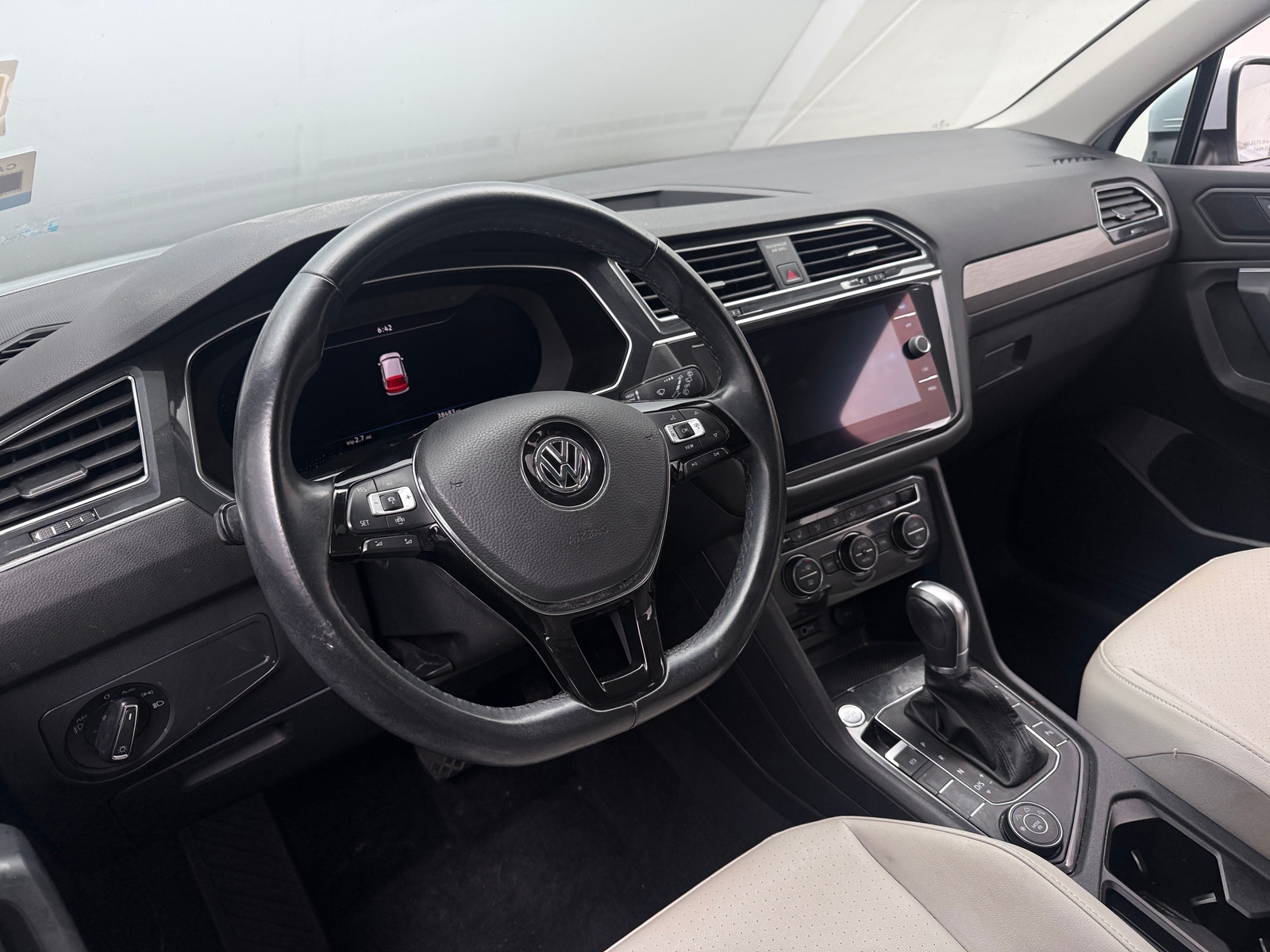 Thumbnail: 2019 Volkswagen Tiguan - 4