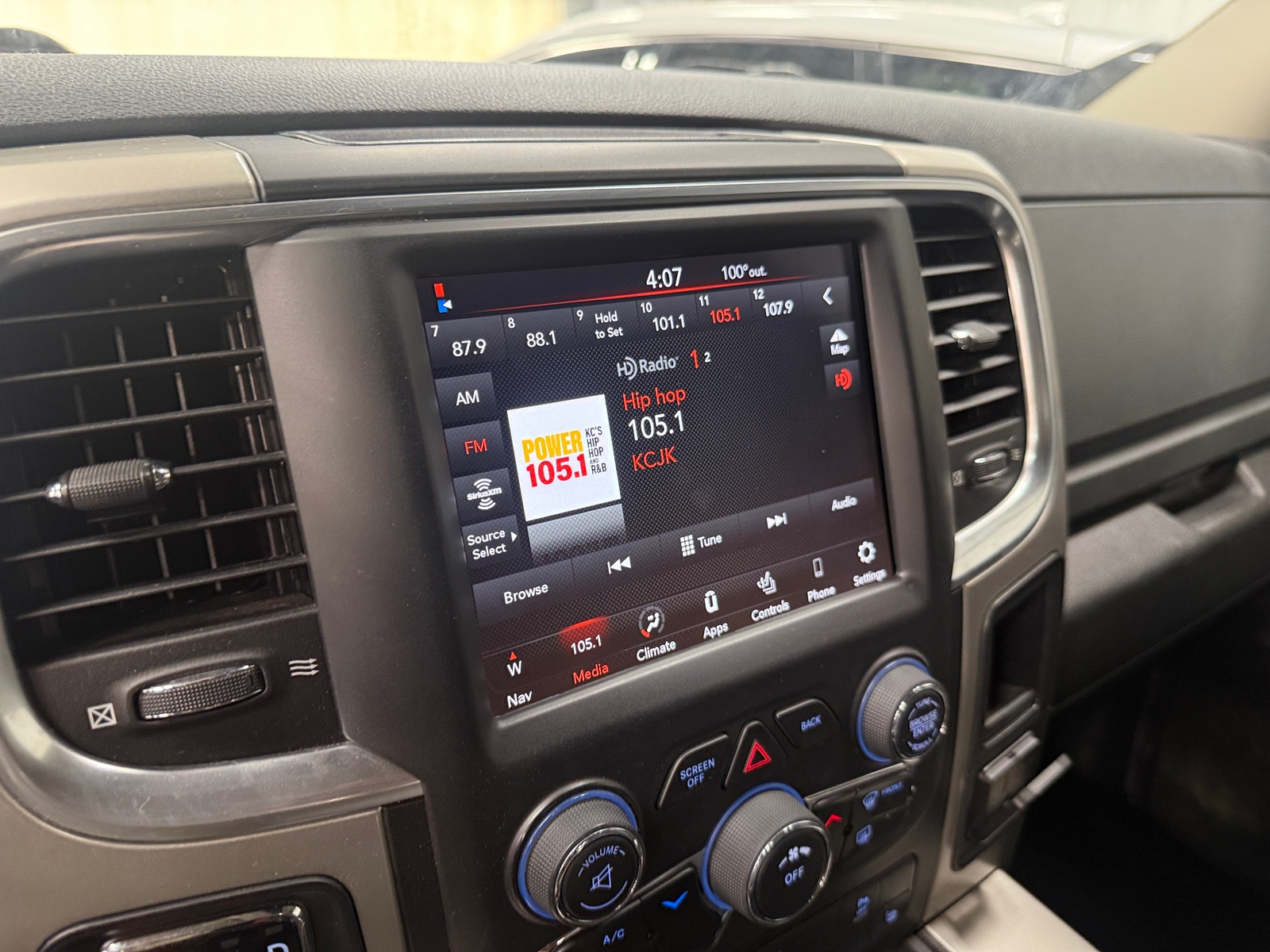 Thumbnail: 2020 RAM 1500 Classic - 4