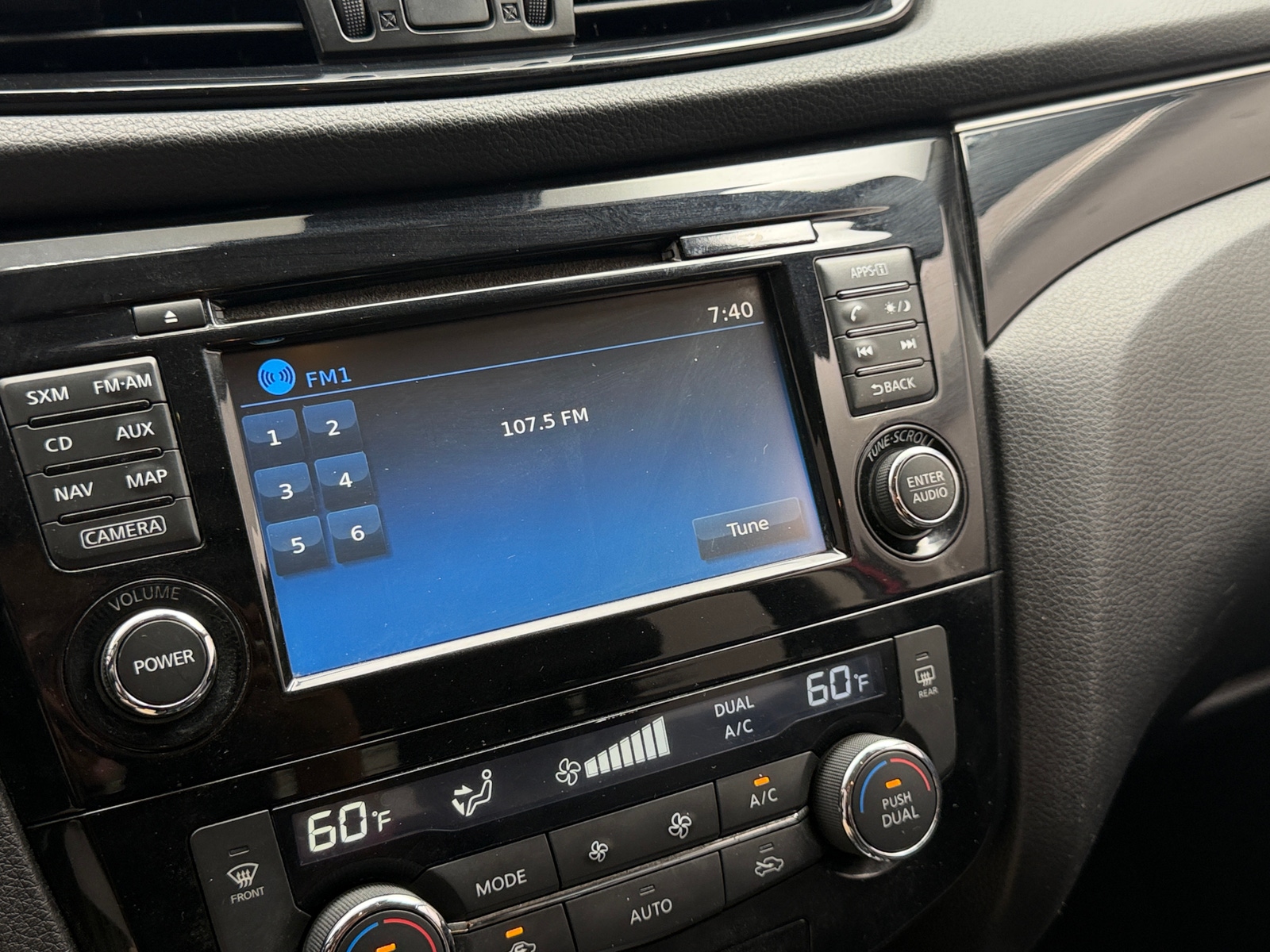 Thumbnail: 2017 Nissan Rogue Sport - 3