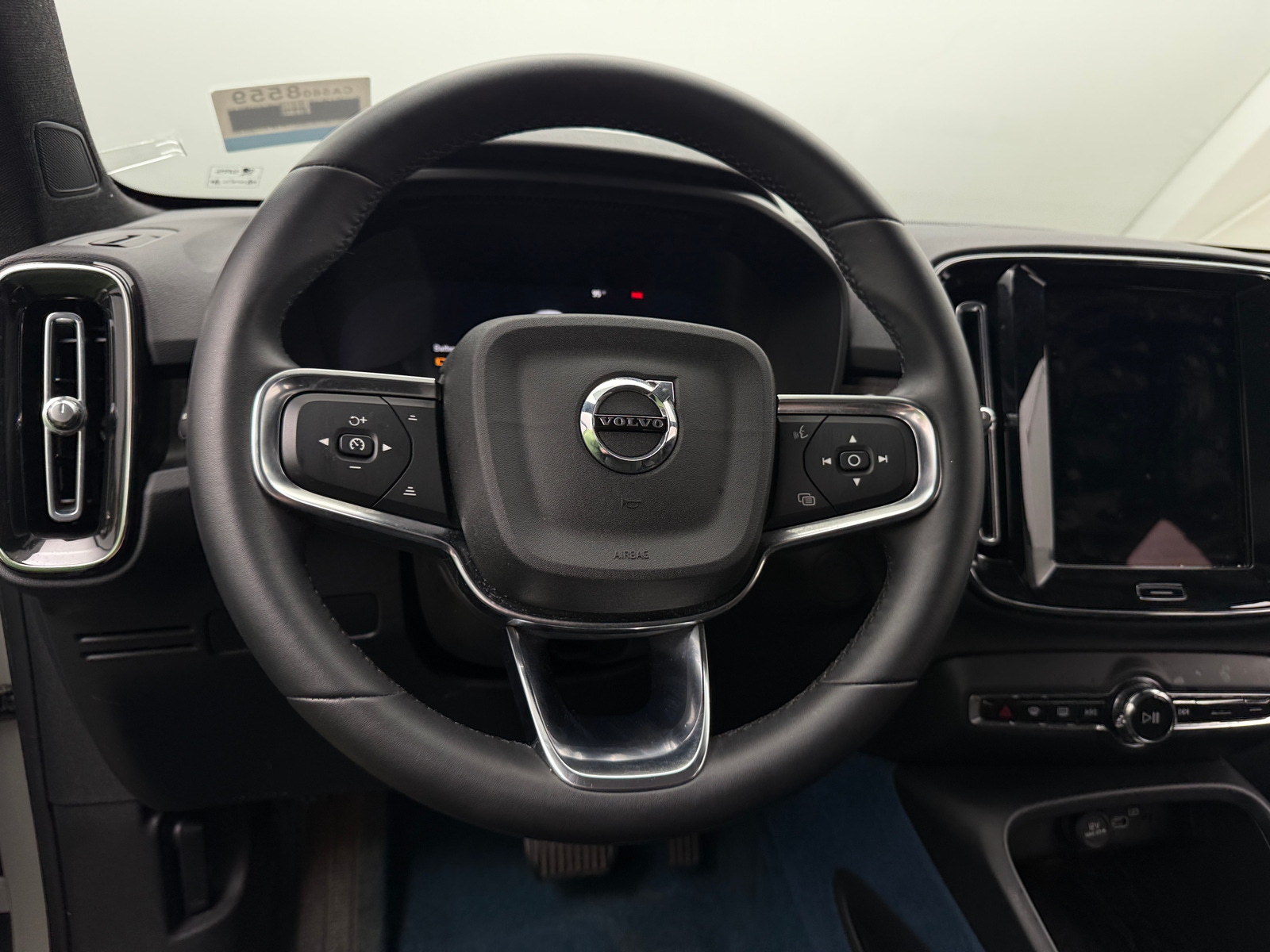 Thumbnail: 2023 Volvo C40 - 4