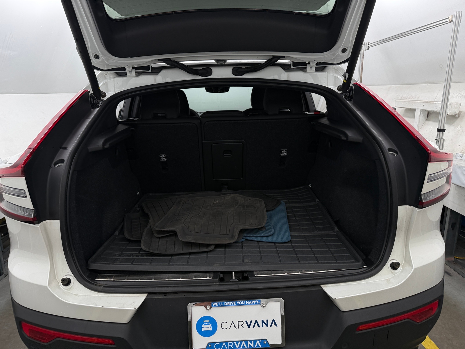 Thumbnail: 2023 Volvo C40 - 6