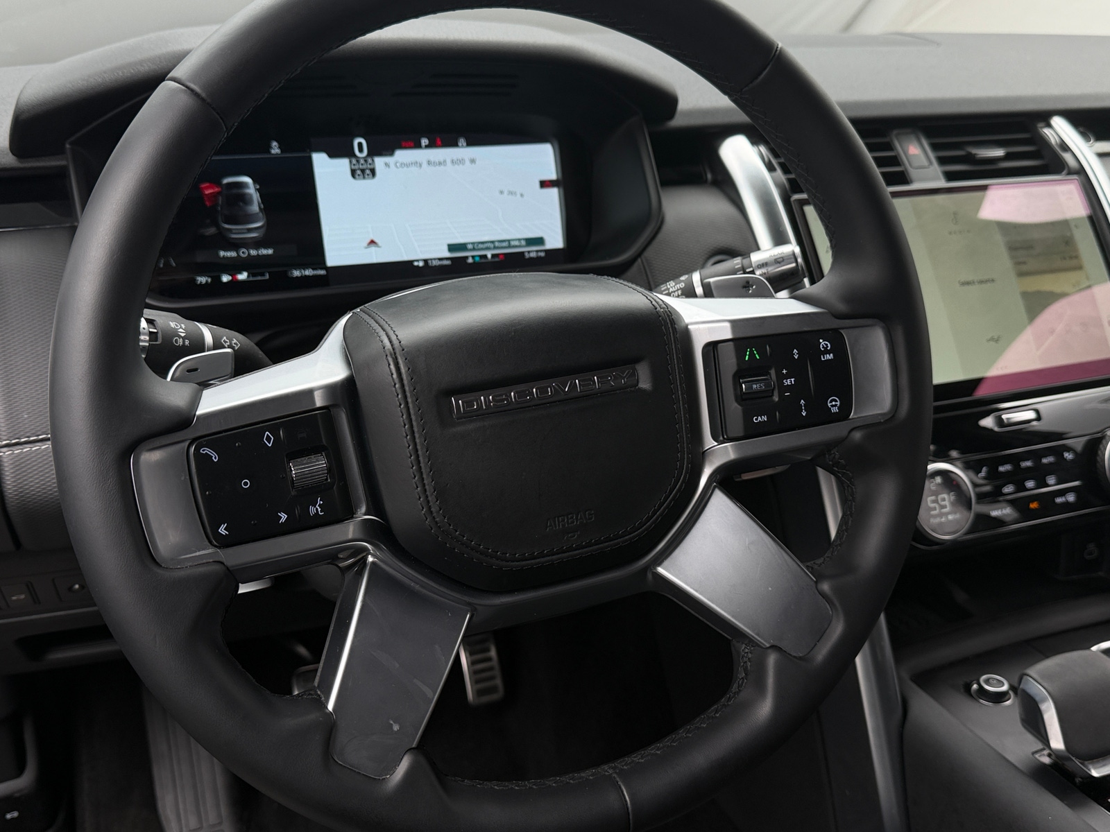 Thumbnail: 2022 Land Rover Discovery - 4