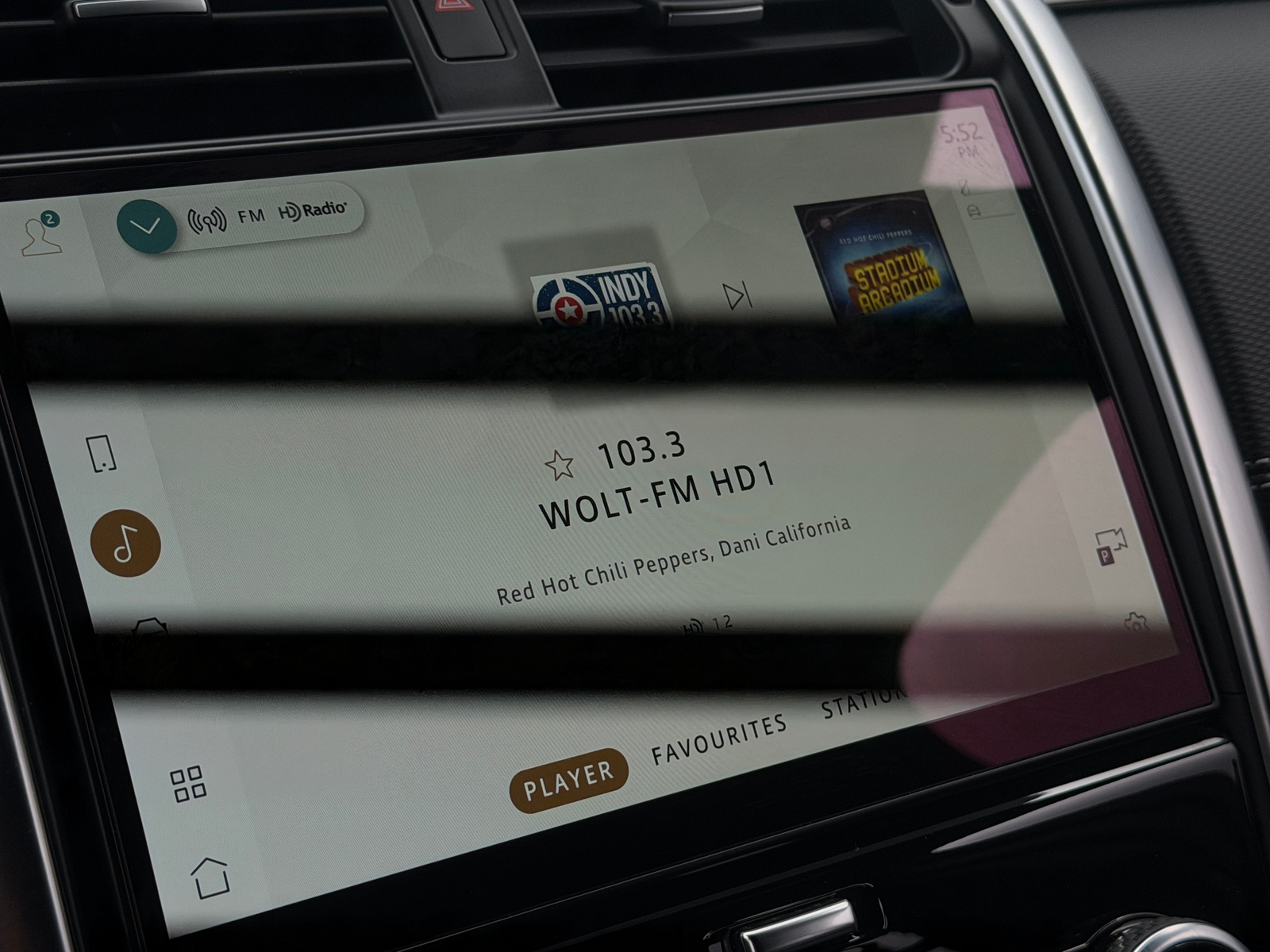 Thumbnail: 2022 Land Rover Discovery - 3