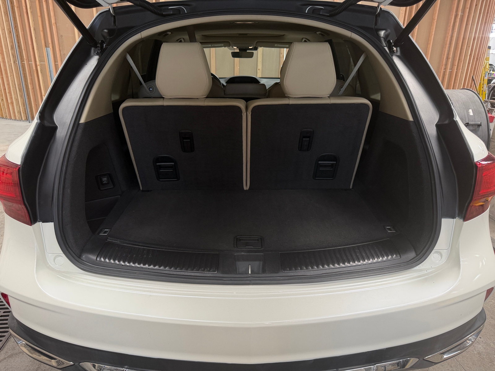 Thumbnail: 2017 Acura MDX - 6