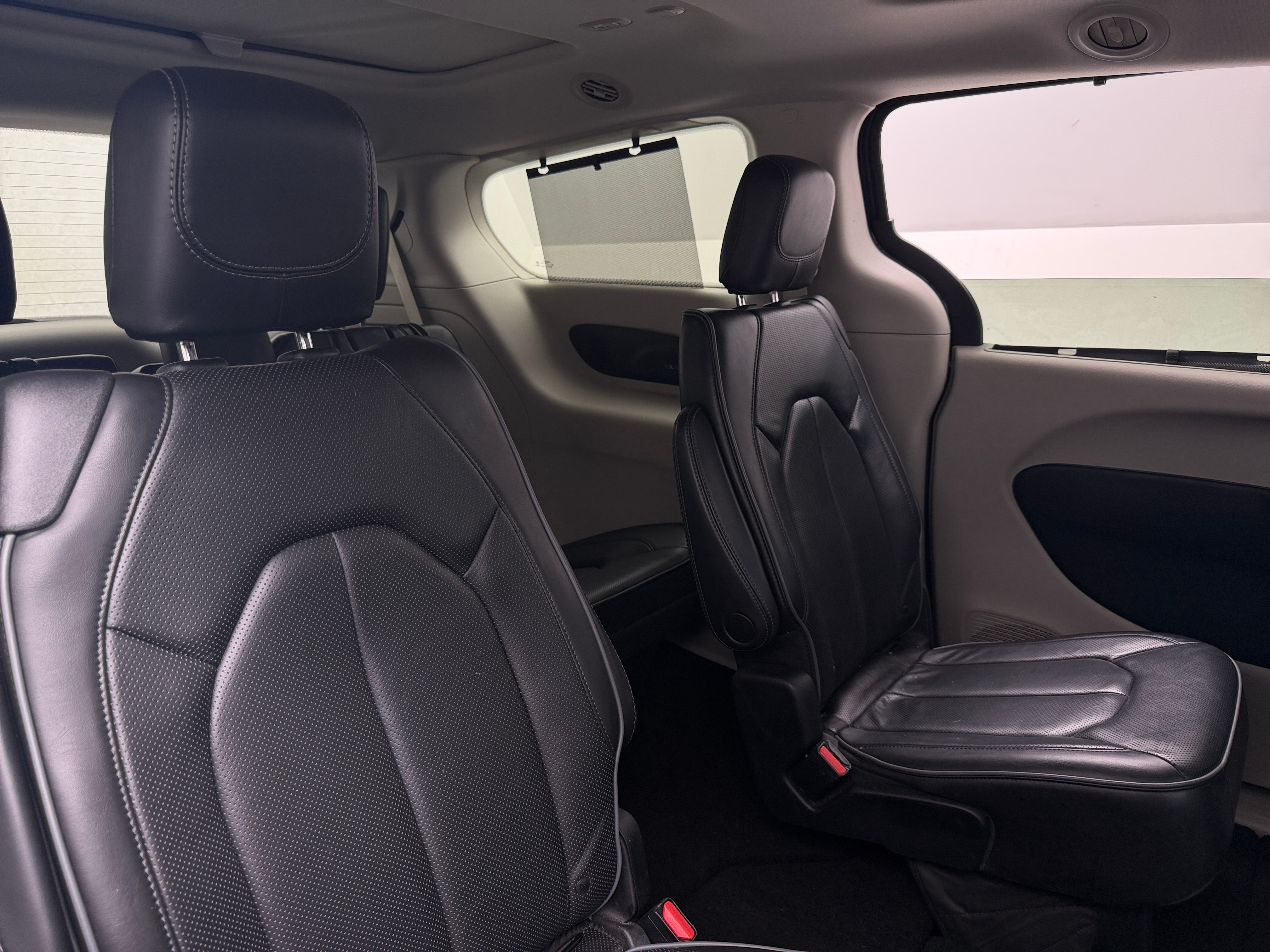2019 Chrysler Pacifica Limited - Photo 4