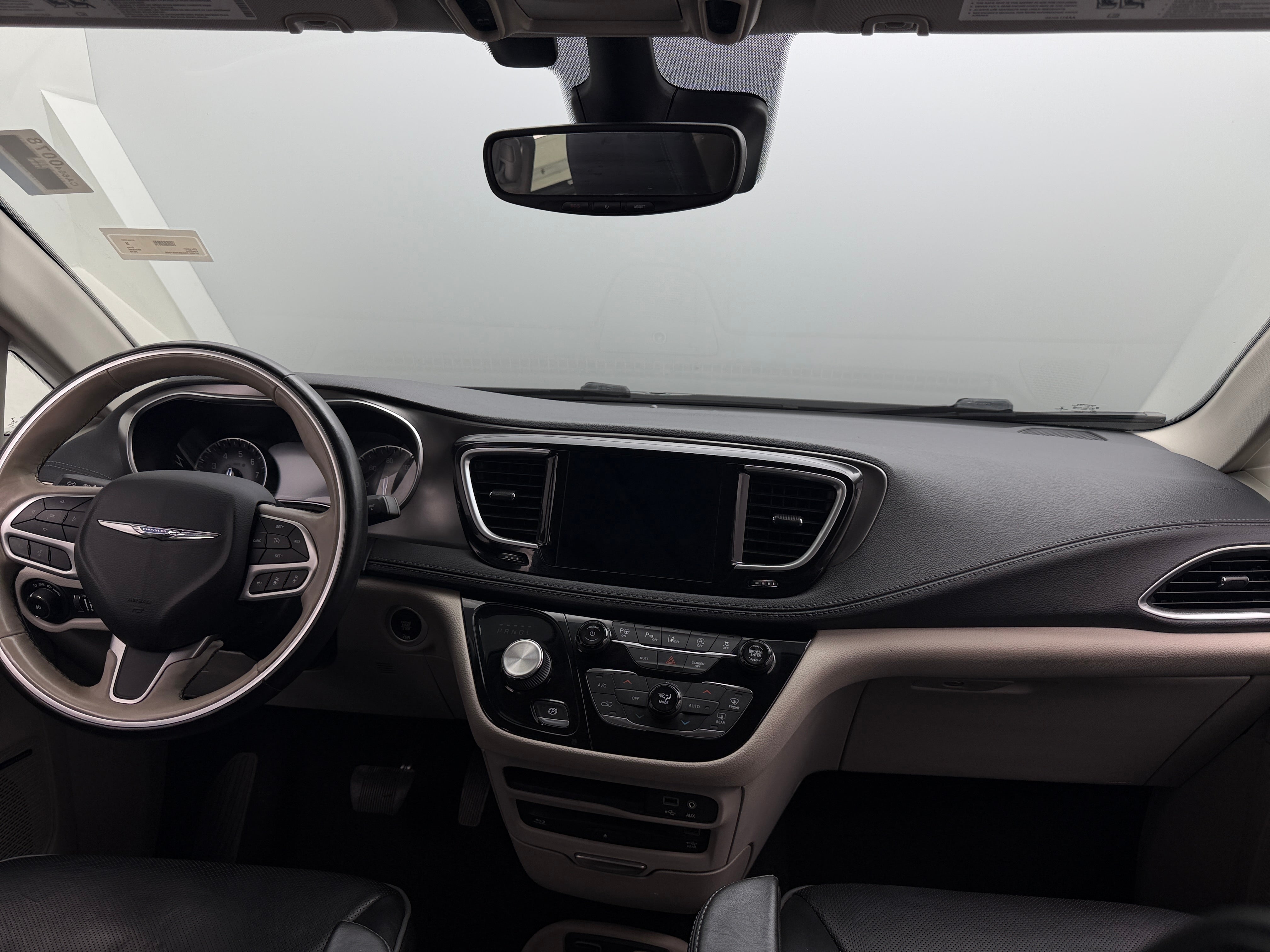 2019 Chrysler Pacifica Limited - Photo 7