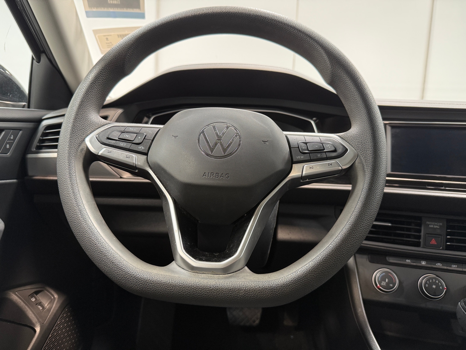 Thumbnail: 2023 Volkswagen Jetta - 5