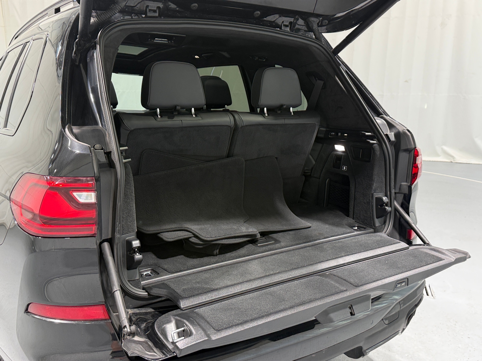 Thumbnail: 2021 BMW X7 - 6