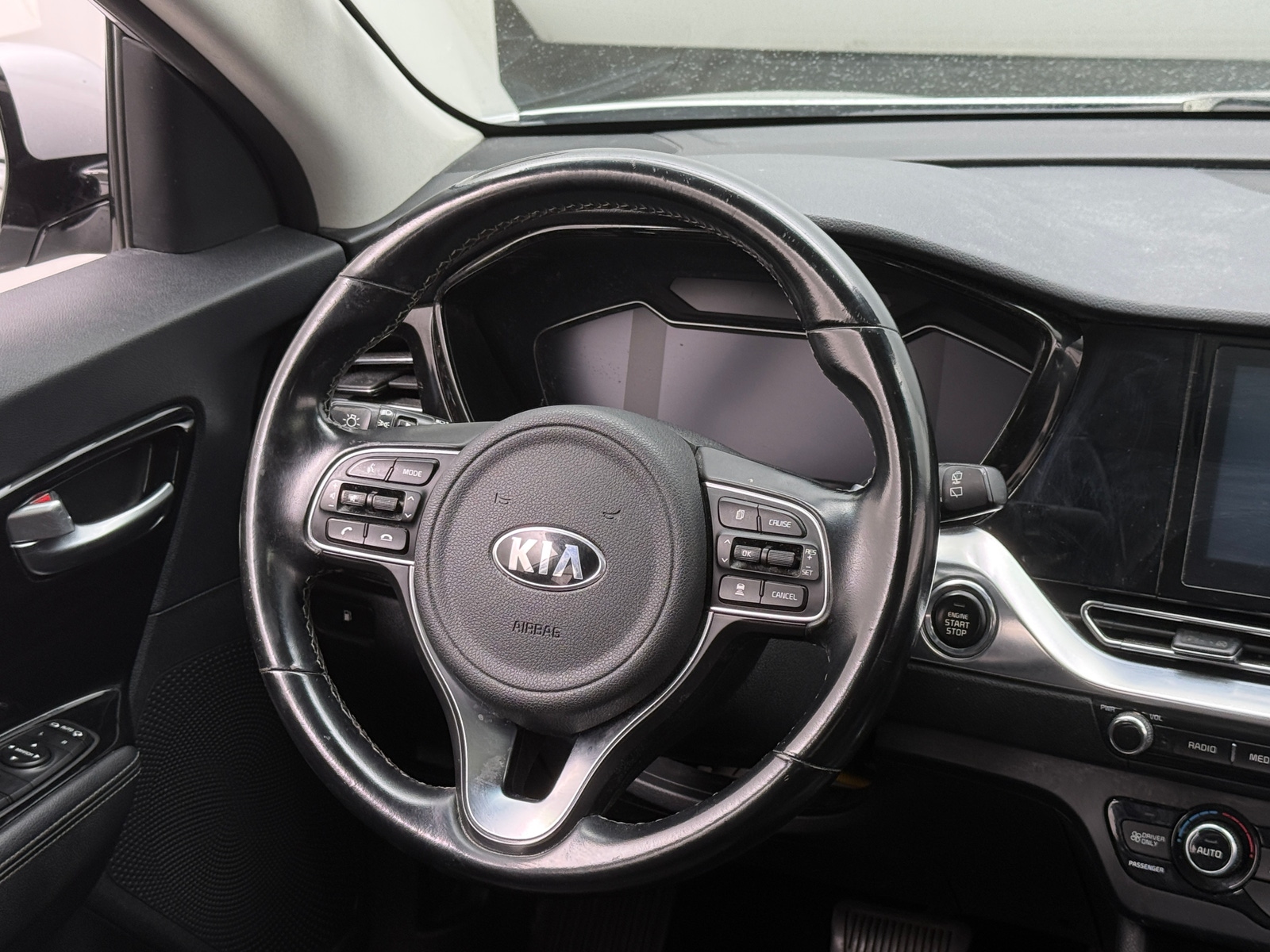 Thumbnail: 2020 Kia Niro - 4