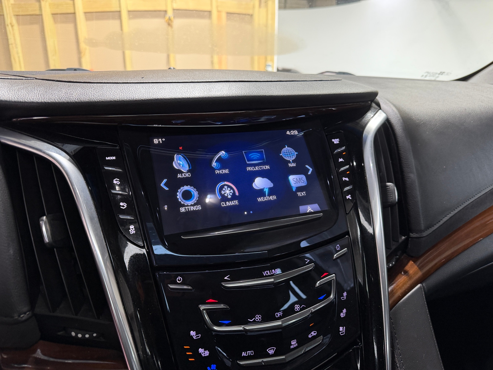 Thumbnail: 2020 Cadillac Escalade - 3