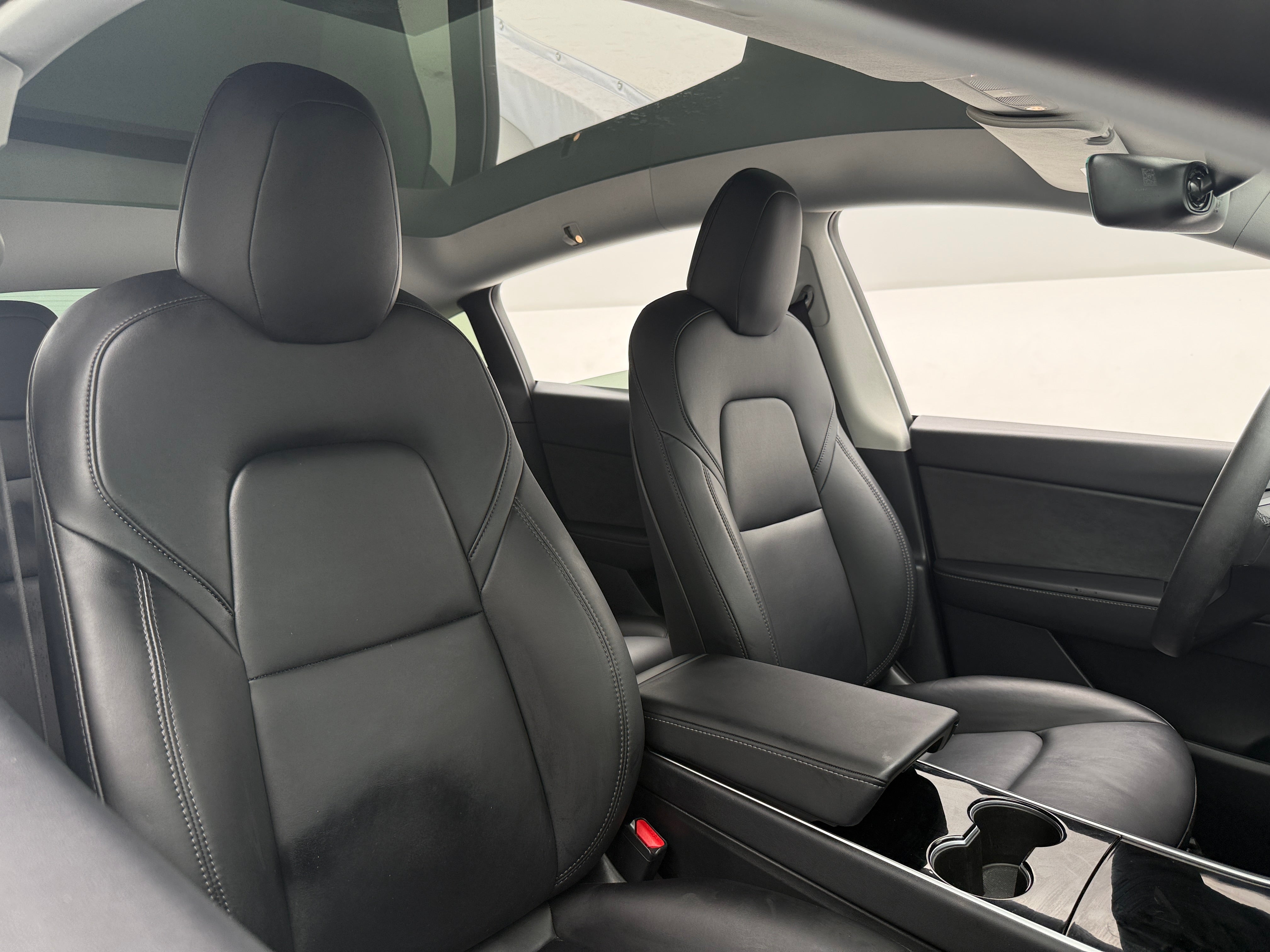 Used 2020 Tesla Model Y Long Range with VIN 5YJYGDEE1LF006888 for sale in Oak Creek, WI