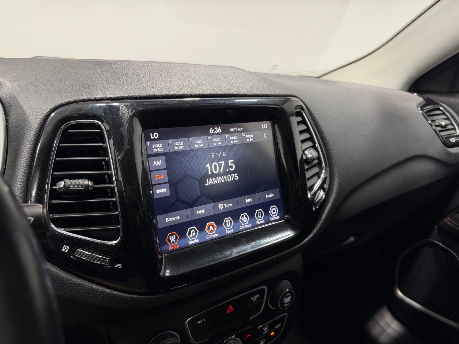 Thumbnail: 2020 Jeep Compass - 3