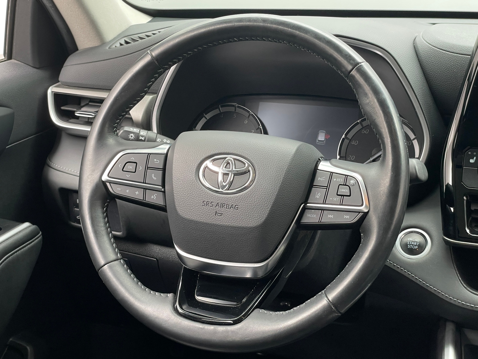 Thumbnail: 2021 Toyota Highlander - 4