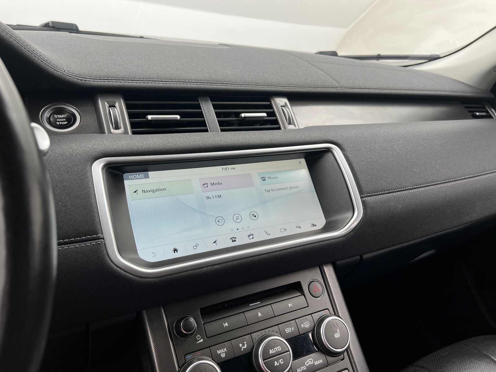 Thumbnail: 2018 Land Rover Range Rover Evoque - 3