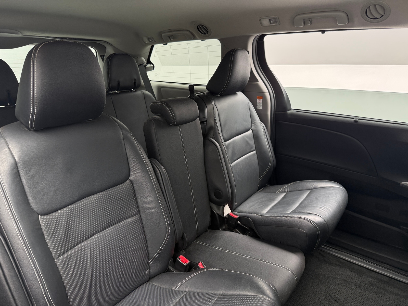 Thumbnail: 2016 Toyota Sienna - 5