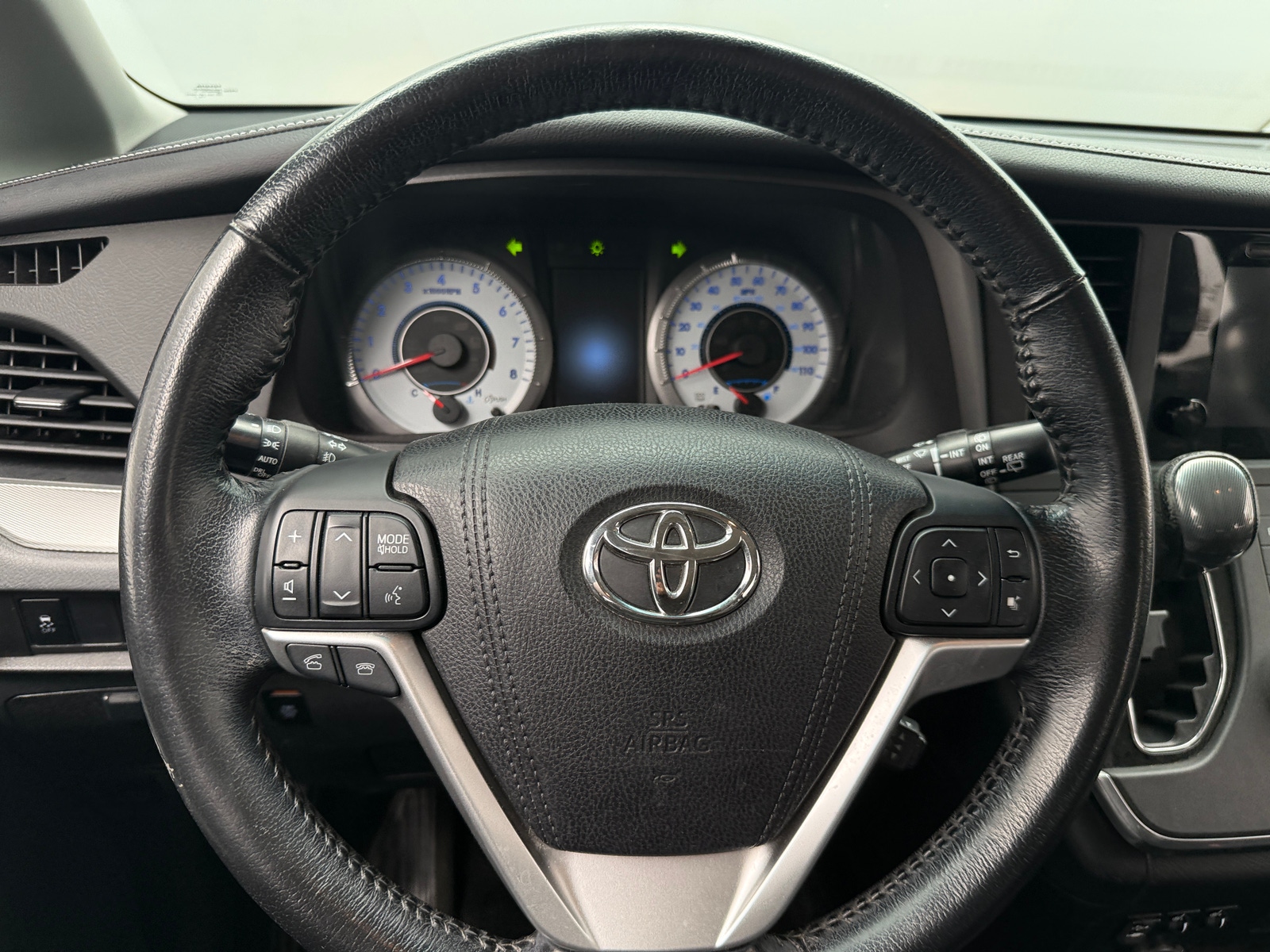 Thumbnail: 2016 Toyota Sienna - 4