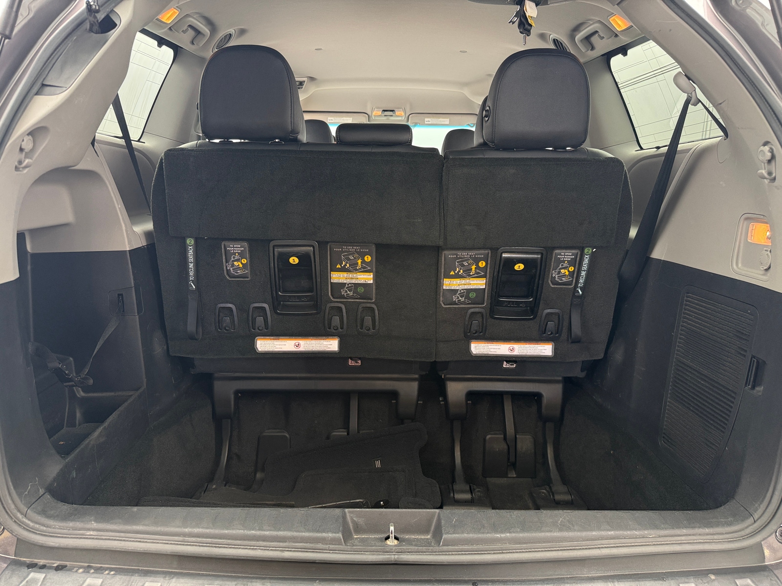 Thumbnail: 2016 Toyota Sienna - 6