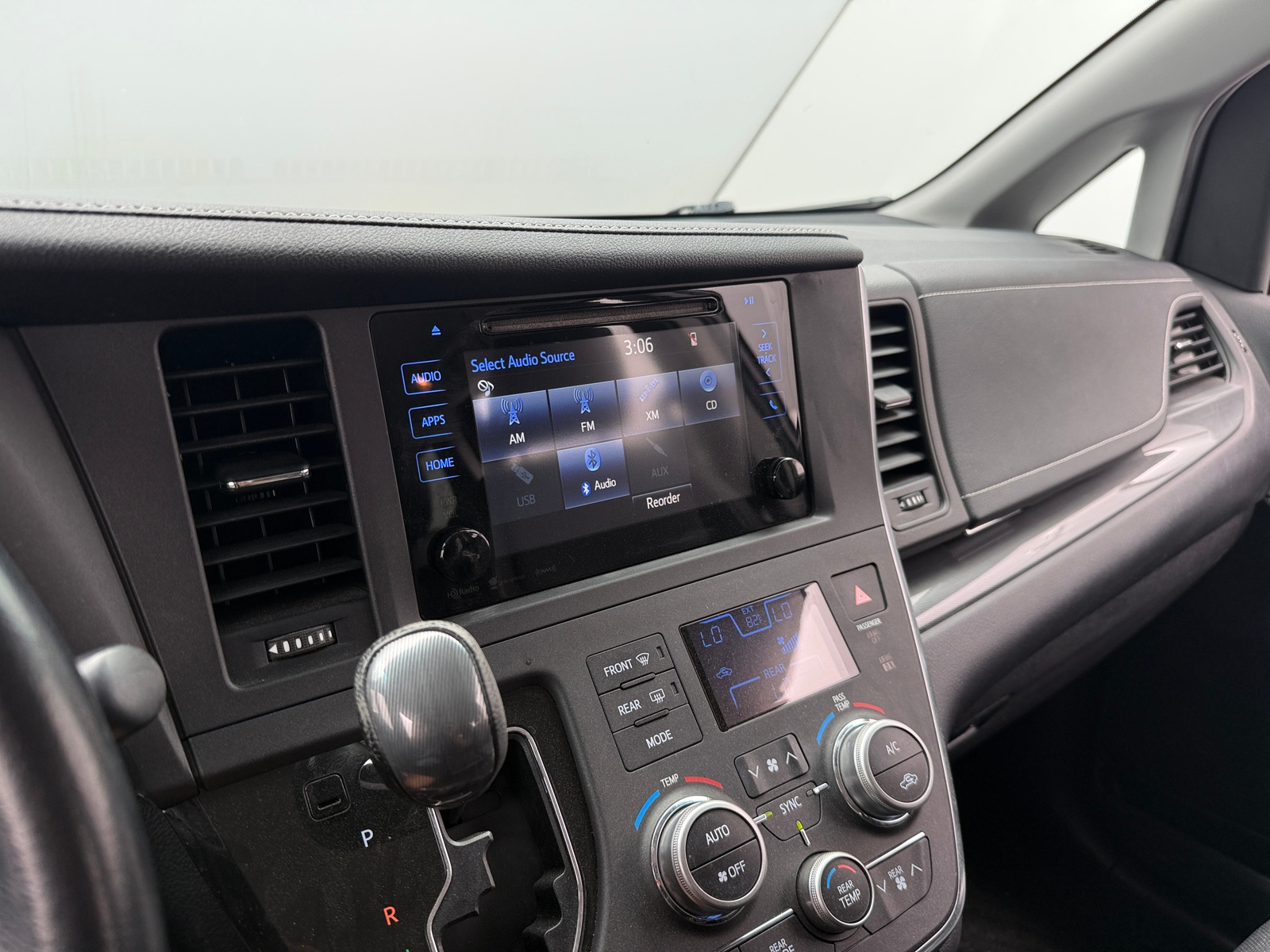 Thumbnail: 2016 Toyota Sienna - 3