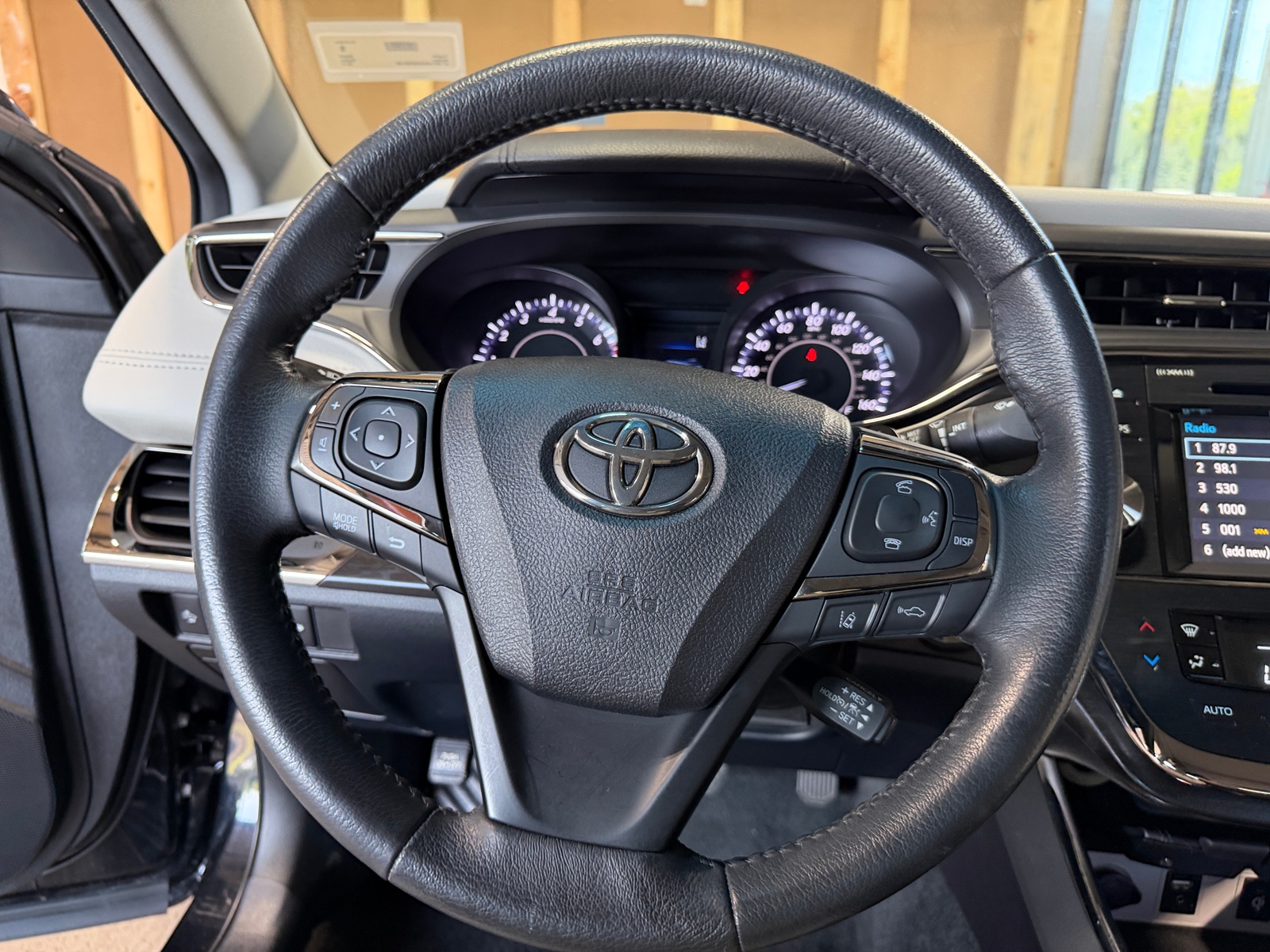Thumbnail: 2017 Toyota Avalon - 4