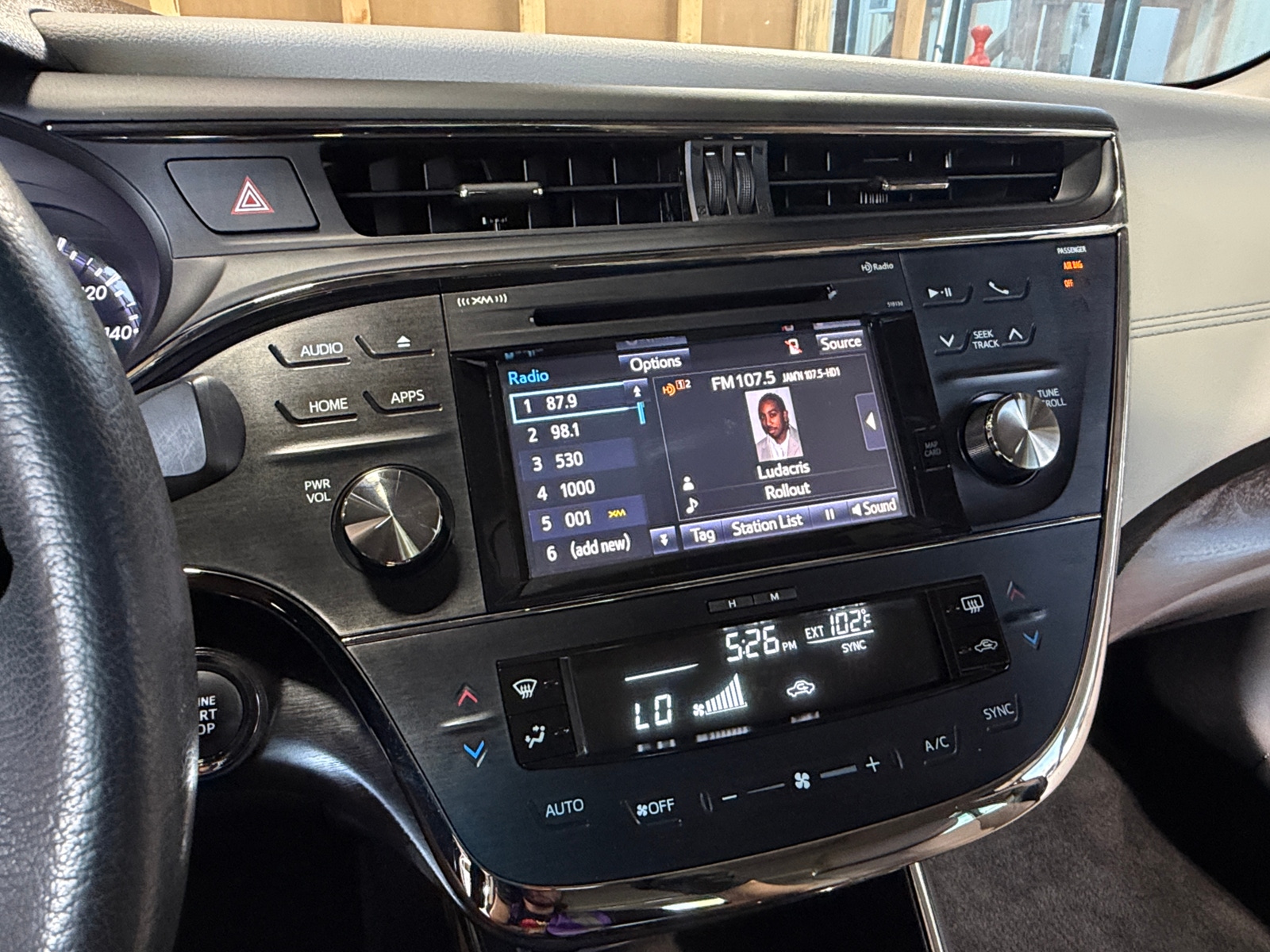 Thumbnail: 2017 Toyota Avalon - 3